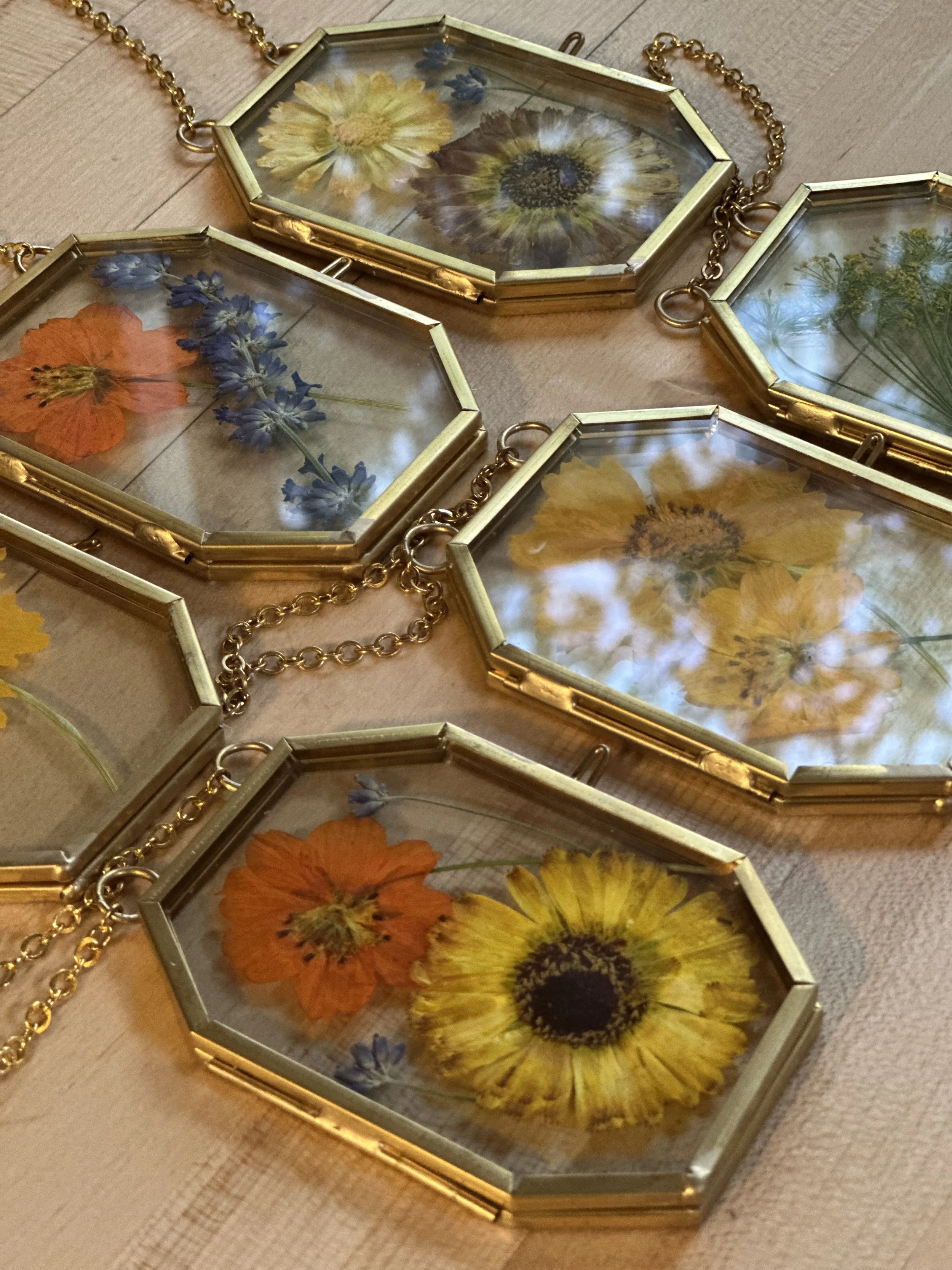 pressed floral frame, vintage brass frame, pressed wild flowers, dried flowers, botanical art, delicate, nature, cosmo, calendula, queen Anne's lace