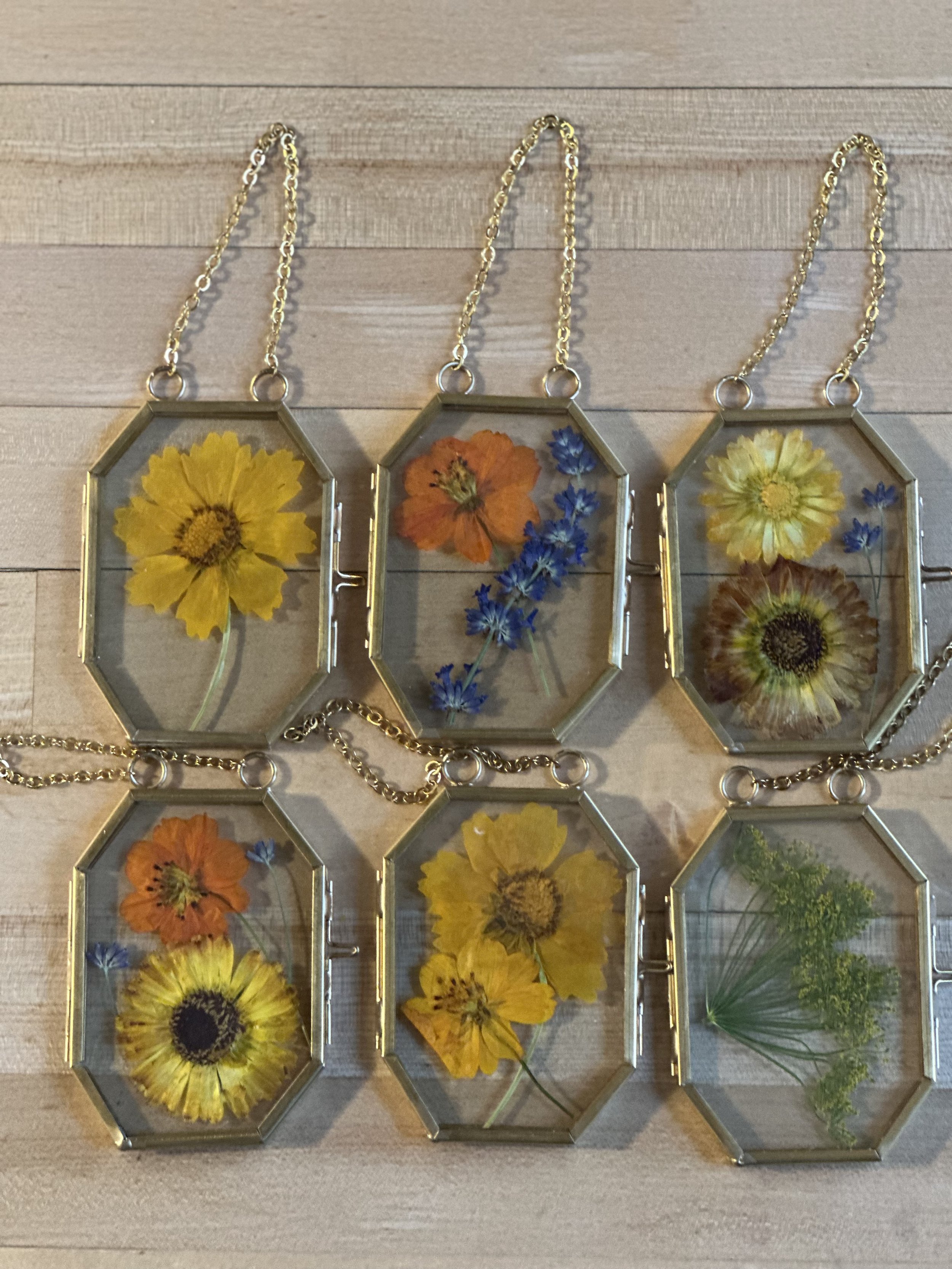 pressed floral frame, vintage brass frame, pressed wild flowers, dried flowers, botanical art, delicate, nature, cosmo, calendula, queen Anne's lace