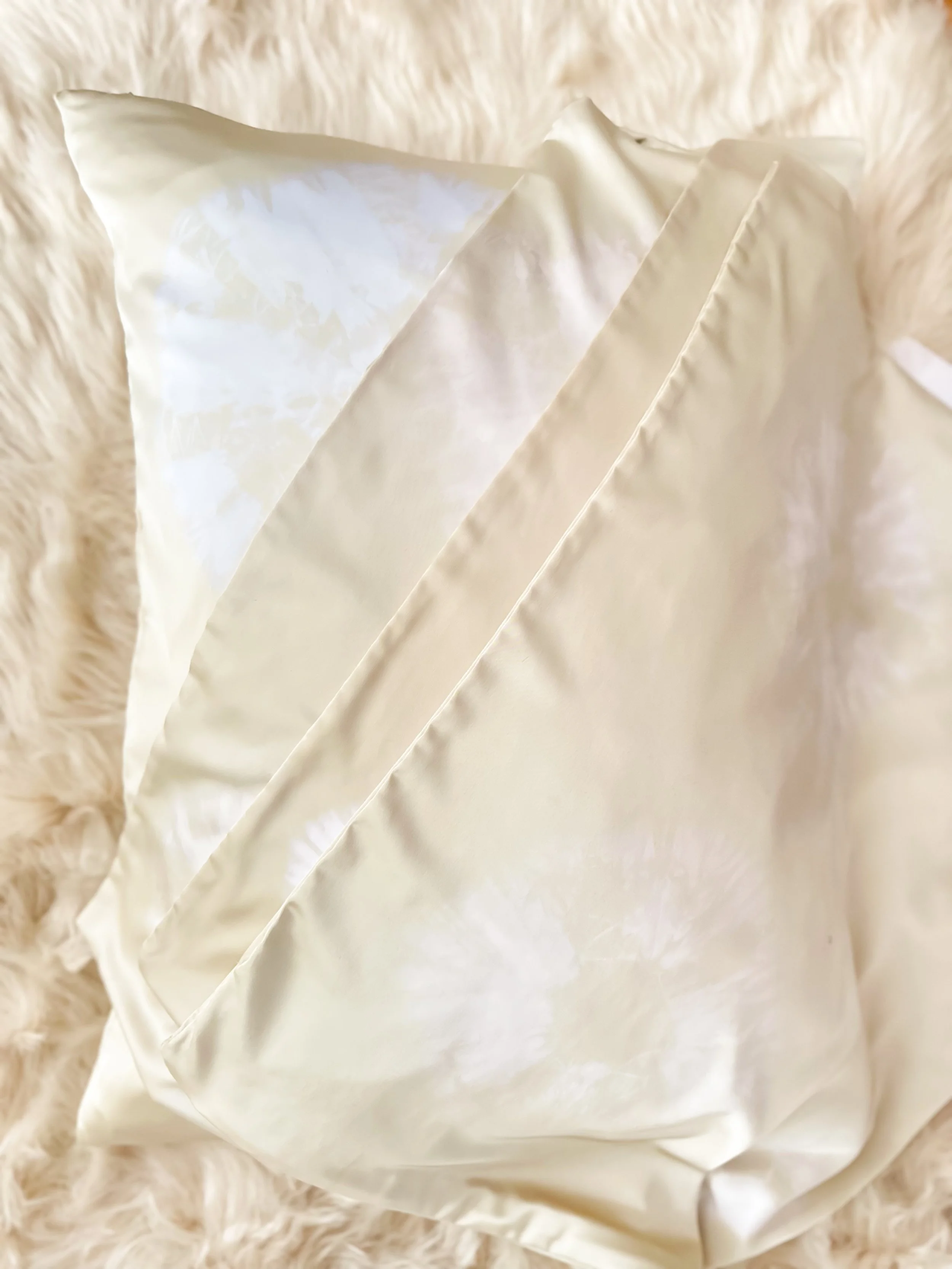 100% mulberry silk pillowcase, hand-tied, hand-dyed, standard size, hidden zipper. Beneficial for hair and skin health, breathable and hypoallergenic for better sleep. Small-batch made.