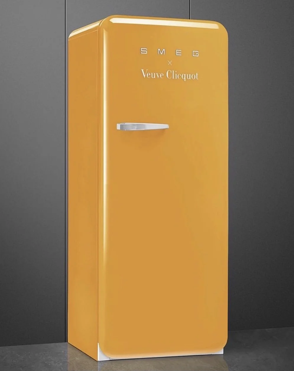 Veuve Clicquot Free standing refrigerator