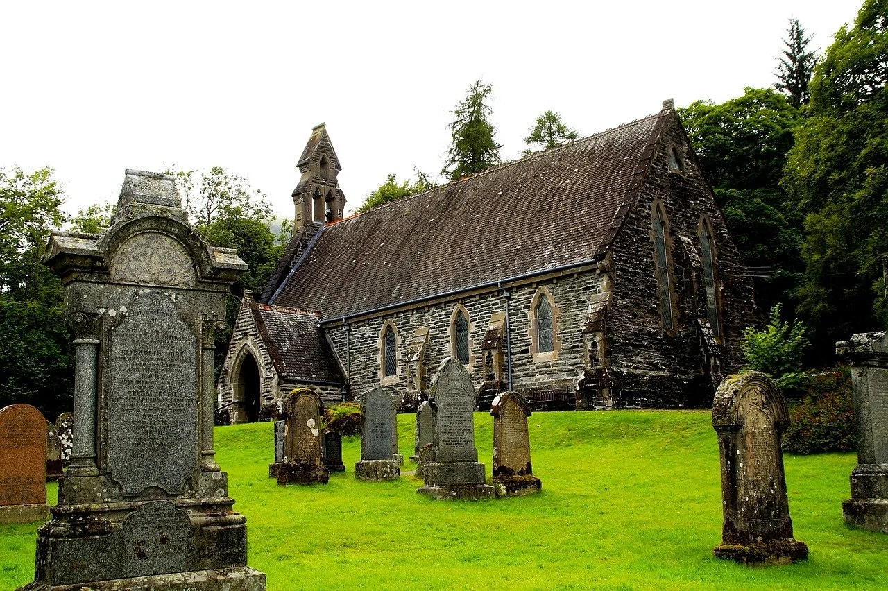 🏴󠁧󠁢󠁳󠁣󠁴󠁿 If these stones could speak&hellip;
Oh, the stories they would tell.

Medieval Kirks (churches) are filled with tales of loss, betrayal, and love.

We will be visiting sacred sites, in addition to exploring the Highlands, whiskey tasti