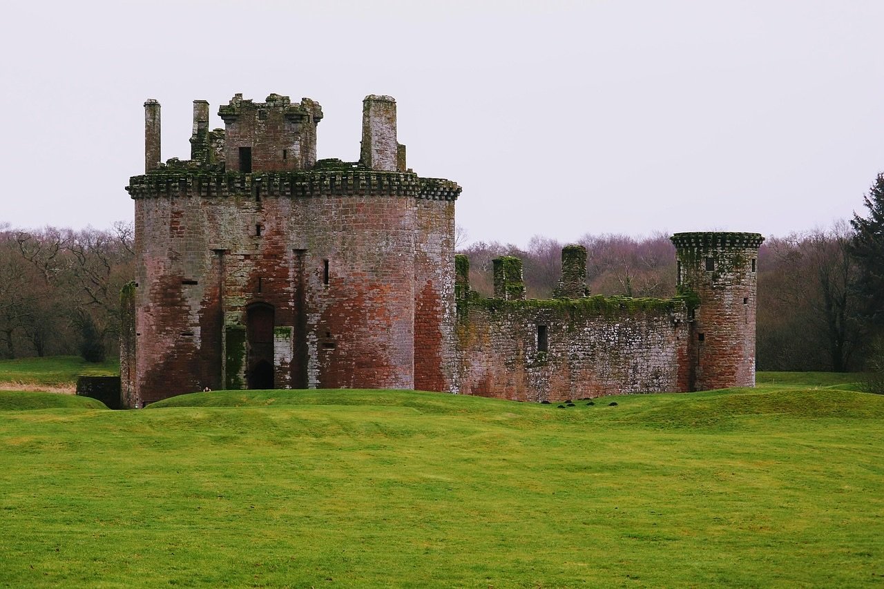 Scotland has lots of historic buildings to explore and we can&rsquo;t wait to visit them!🏴󠁧󠁢󠁳󠁣󠁴󠁿

Castles are high on our list and so are gardens, ruins, battle locations, abbeys, and distilleries!

We&rsquo;ll be spending 10-days discovering 
