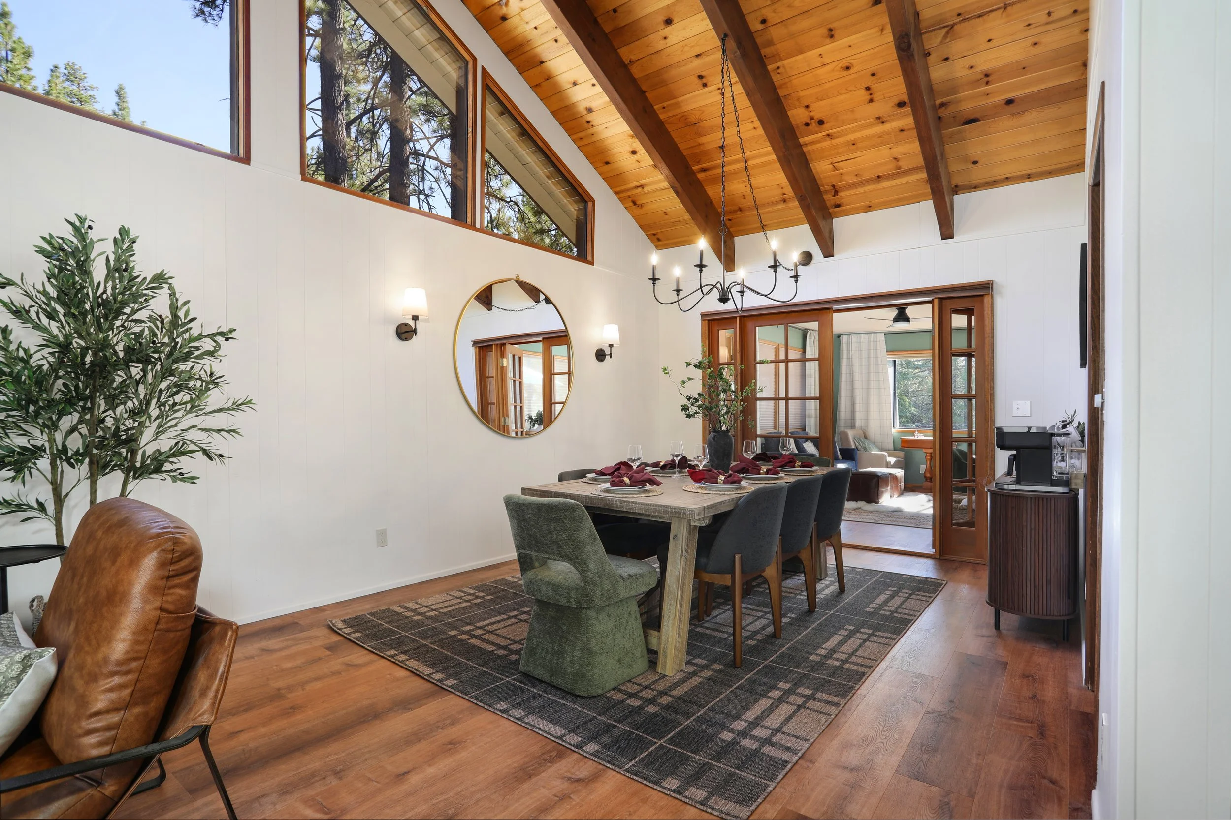 2_DiningRoom_1.jpg