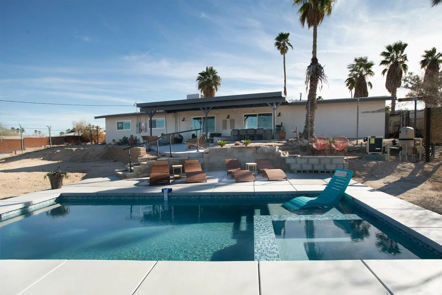 Absolutely loved this 4 bed, 3 bath short-term rental in Twentynine Palms. 🤍
The backyard views are expansive, with a pool, fire pit, and plenty of lounge seating to soak it all in. Inside, the space is intentionally designed and instantly welcoming