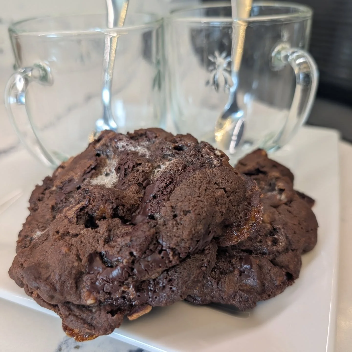 Another customized cookie made to taste by Miss B's Baked Goods.  A chunky chocolate cookie, filled with Dark Chocolate, Marshmallows, and Toasted Pecans 😋 

#homebasedbakery #torontoeats #bakedgoods #dessertsofinstagram #torontodesserts #pastrychef