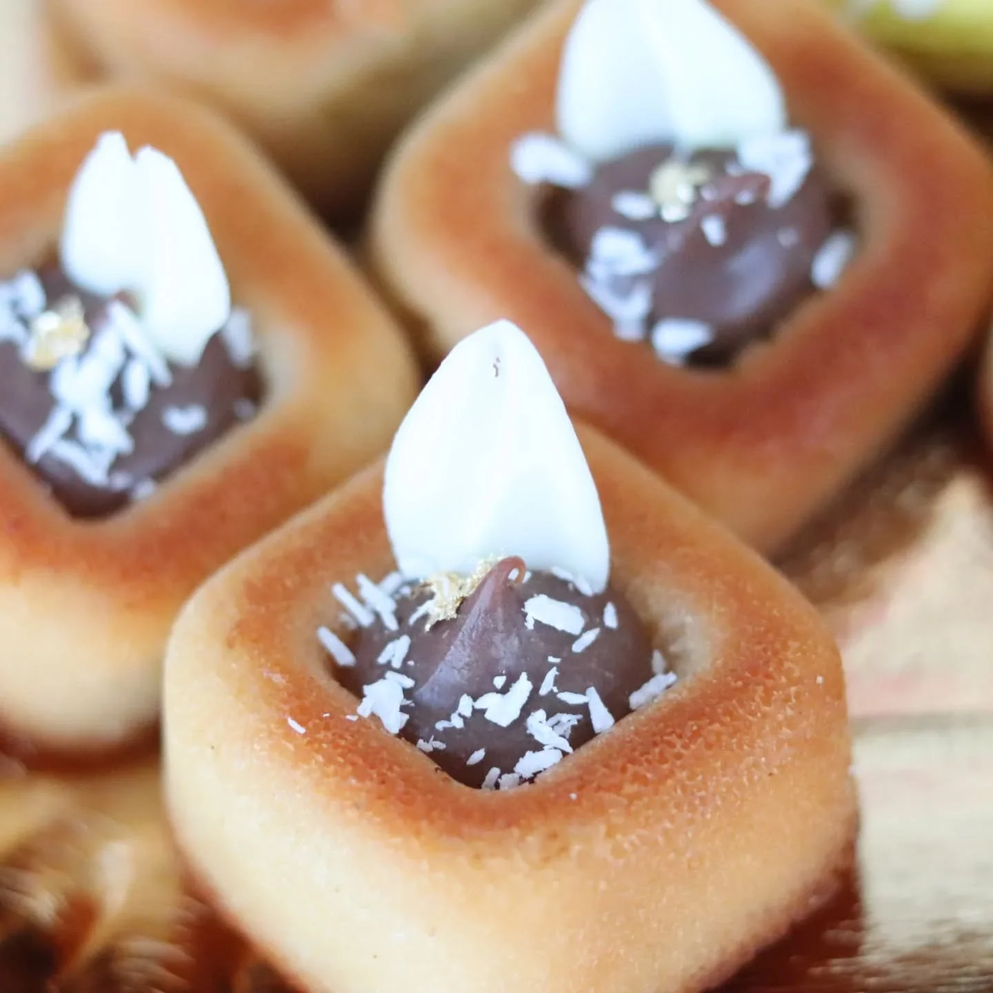 These remind me of pastry school.  One of my favourite pastries to make and eat.  Coconut Financiers with Chocolate Ganache.

#homebasedbakery #torontoeats #bakedgoods #dessertsofinstagram #torontodesserts #pastrychef #pastrycheflove #pastrylife