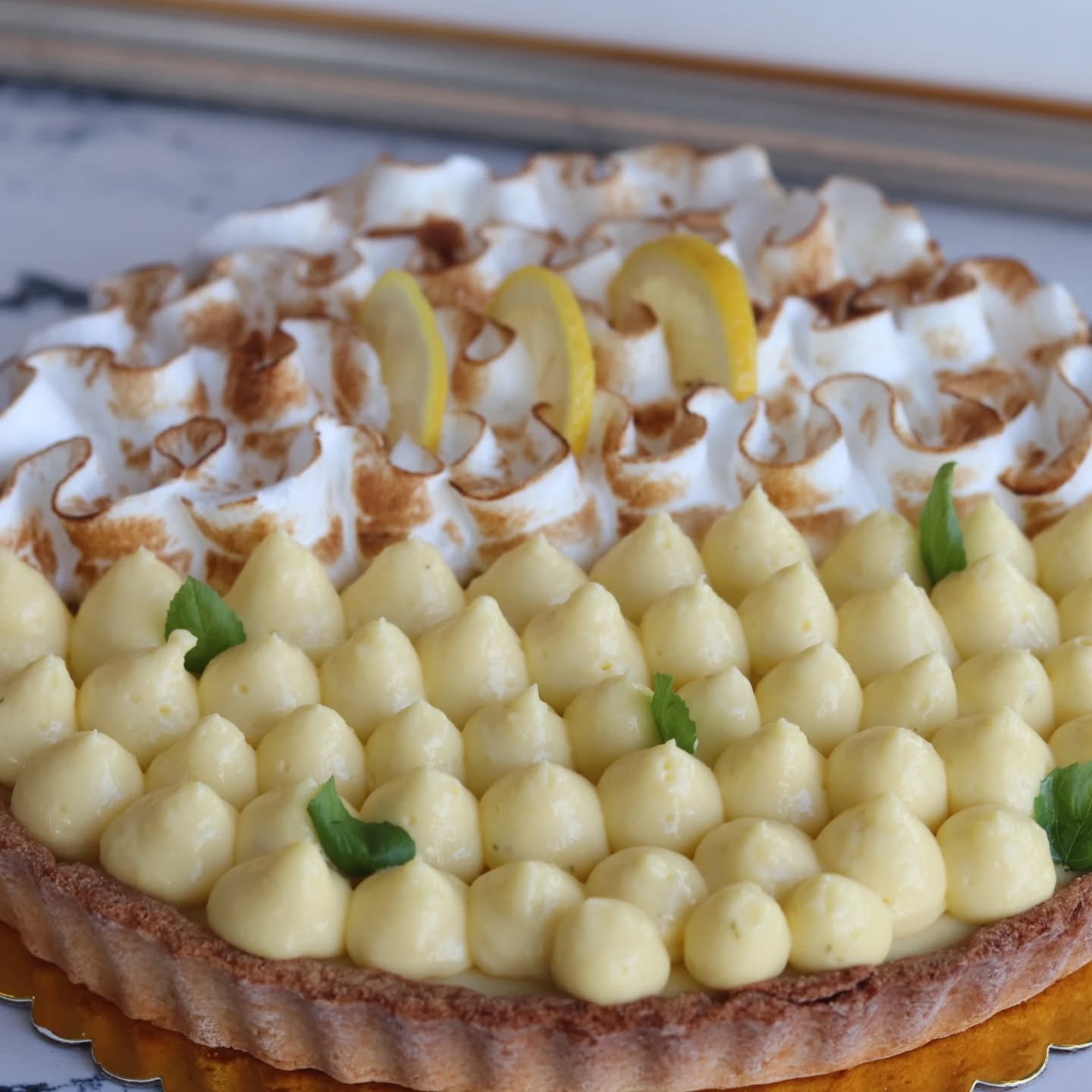 As a baker, I love experimenting with flavours.  Lemon and basil is a beautiful combination.  This tart can be enjoyed for a crowd or in individual portions.  This is another beautiful thang...

#homebasedbakery #torontoeats #bakedgoods #torontodesse