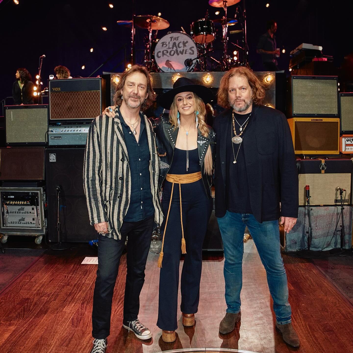 🚨 ICYMI 🚨 @theblackcrowes kicked off their Happiness Bastards Tour last night in Nashville... and brought some little 'ol singer named @laineywilson up on stage! Lainey joined them on &quot;Wilted Rose&quot; (a song that she's featured on the Crowe