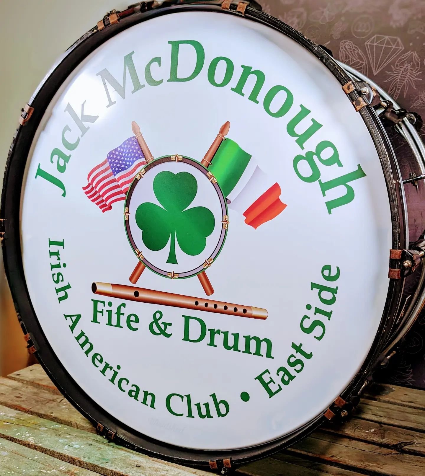 ☘️🇮🇪💚

Custom printed bass drum heads for the Jack McDonough Fife &amp; Drum band of the Irish American Club (East Side), Cleveland, Ohio, USA

Happy Saint Patrick's Day to those who celebrate.

// #branding #bassdrumheads #drumheadart #drumheadlo