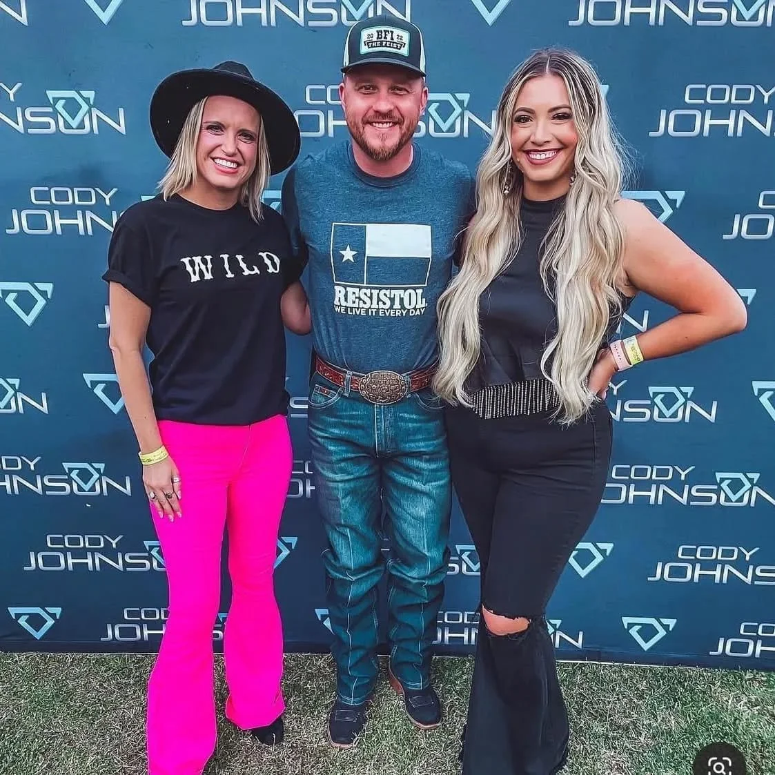Meet and Greet Popup for @codyjohnson!

// #codyjohnson #branding #stageart #popup #meetandgreet #woodshed