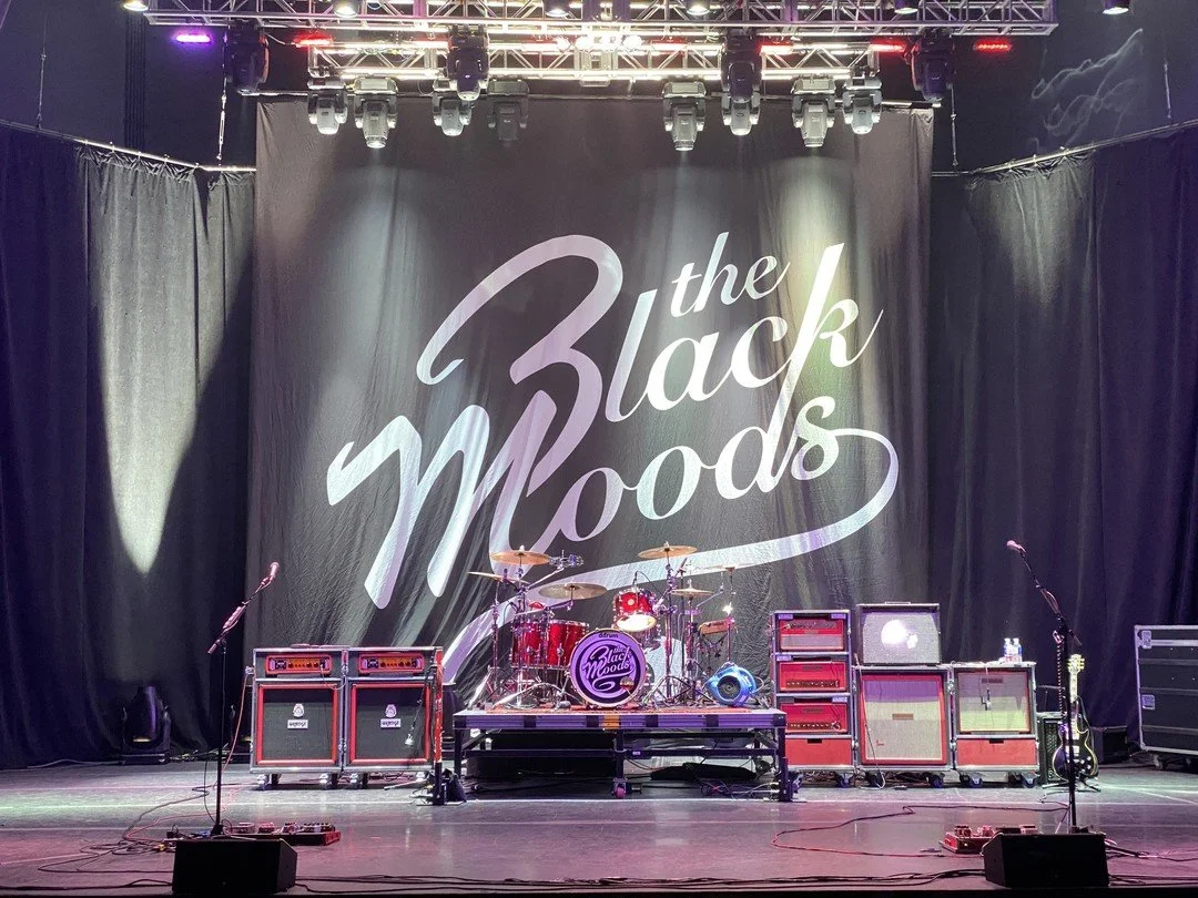 Backdrop for @theblackmoods!

// #blackmoods #branding #stageart #backdrop #hangingbackdrop #woodshed