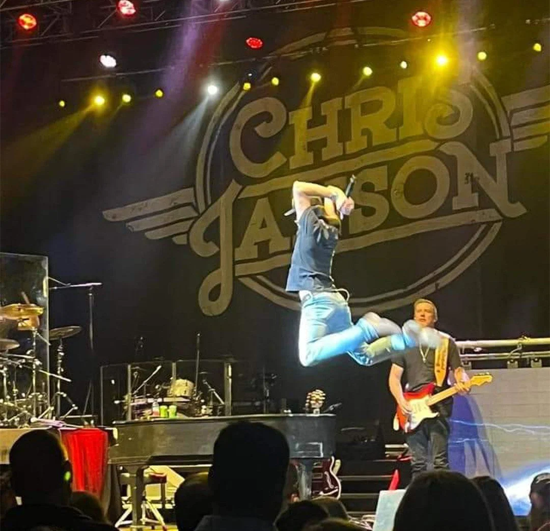 Backdrop for @thechrisjanson!

// #chrisjanson #branding #stageart #backdrop #hangingbackdrop #woodshed