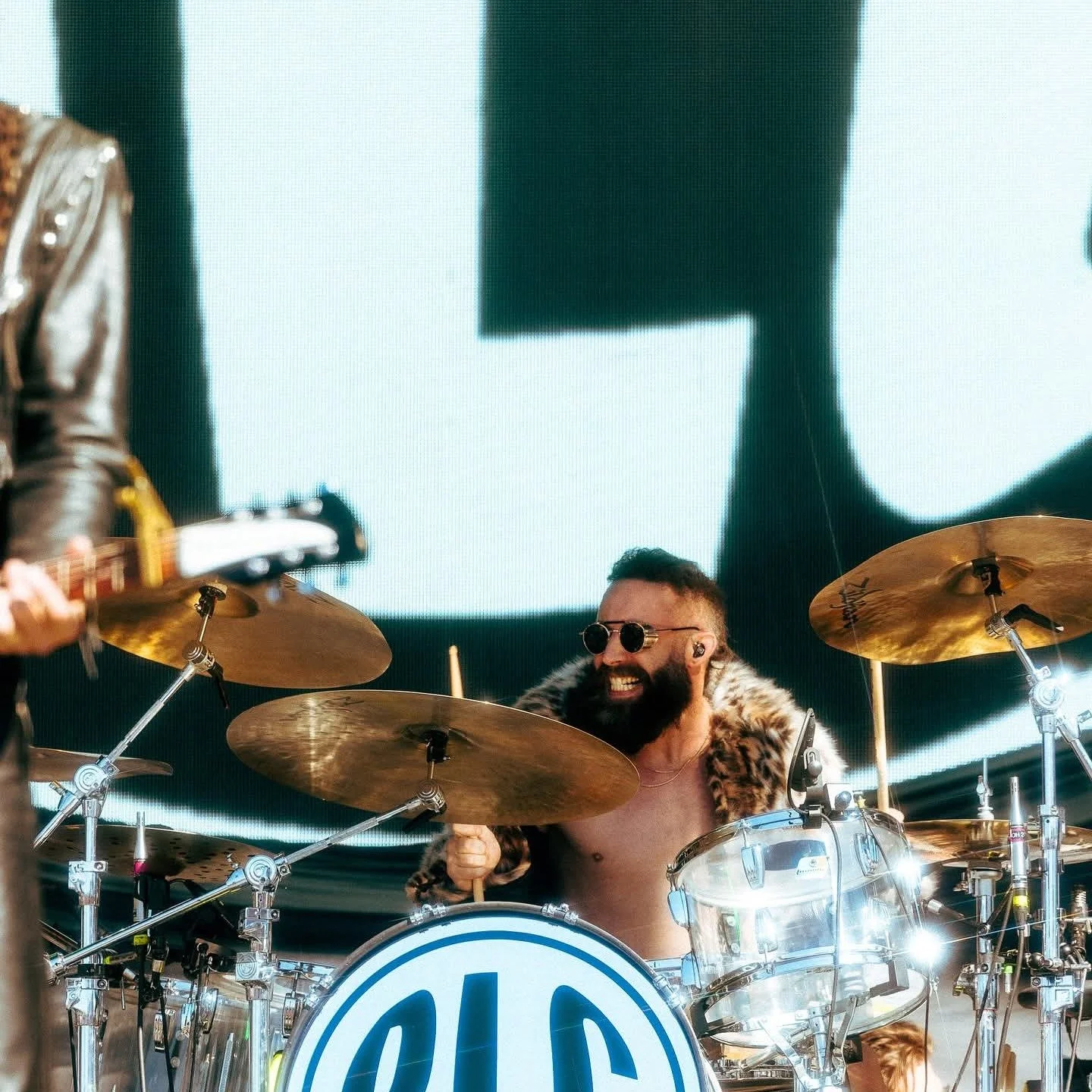 ICYMI: Drumhead for @boyslikegirls  from @whenwewereyoungfest!
🥁: @johnblg 
// #boyslikegirls #branding #stageart #drumhead #drumheadart #whenwewereyoung #woodshed