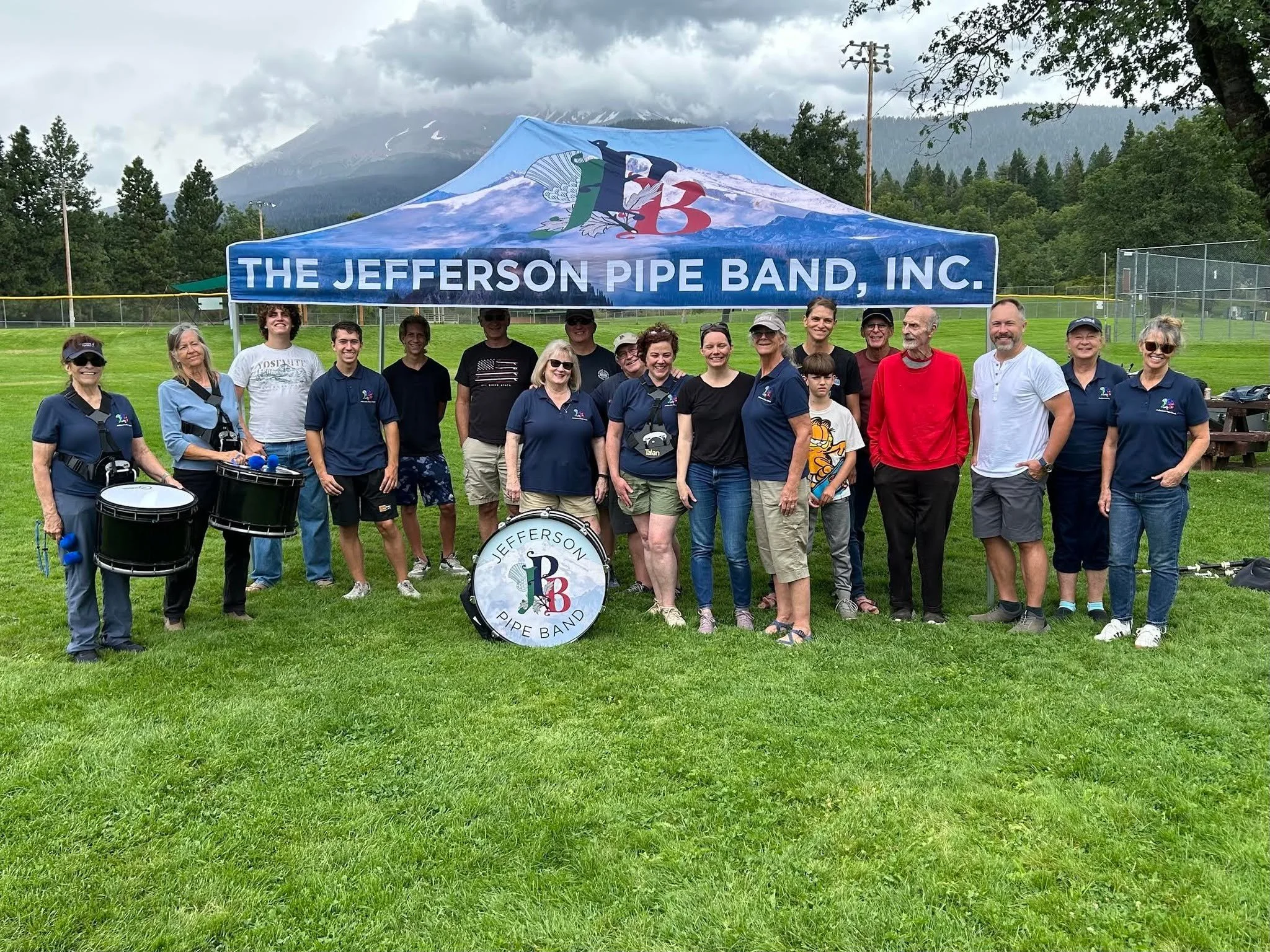 Custom Popup 15x10 Tent with matching Pipe Band Heads for The Jefferson Pipe Band!

// #jeffersonpipeband #branding #stageart #pipeband #customtents #pipebandheads #drumhead #drumheadart #woodshed