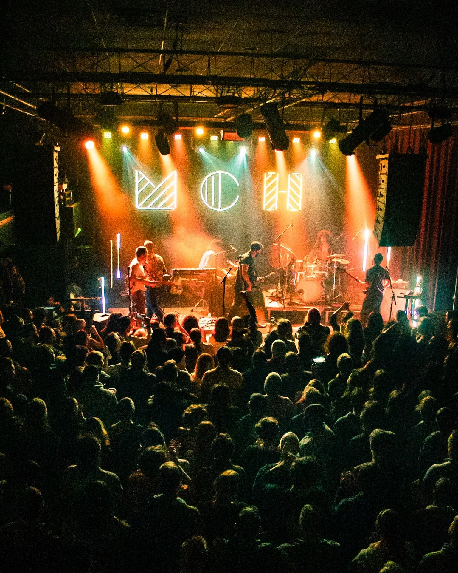 8 years of touring and still going strong! Our LED neon stage logo for @magiccityhippies 

// #magiccityhippies #branding #stageart #ledneon #ledneonstagelogo #ledstage #ledlogo #woodshed