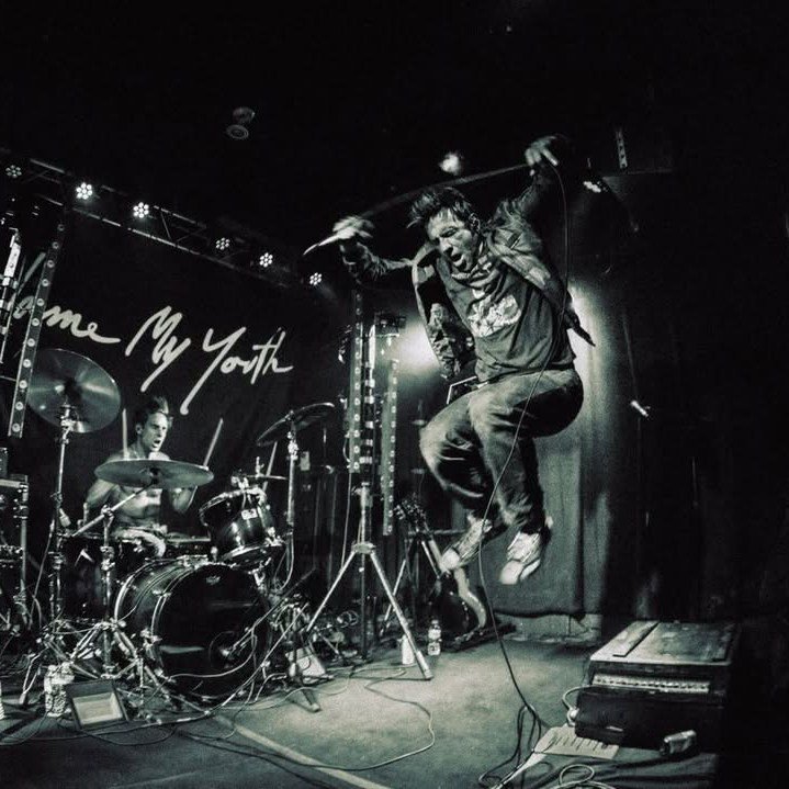 Backdrop for @blamemyyouth!

// #blamemyyouth #branding #stageart #backdrop #woodshed