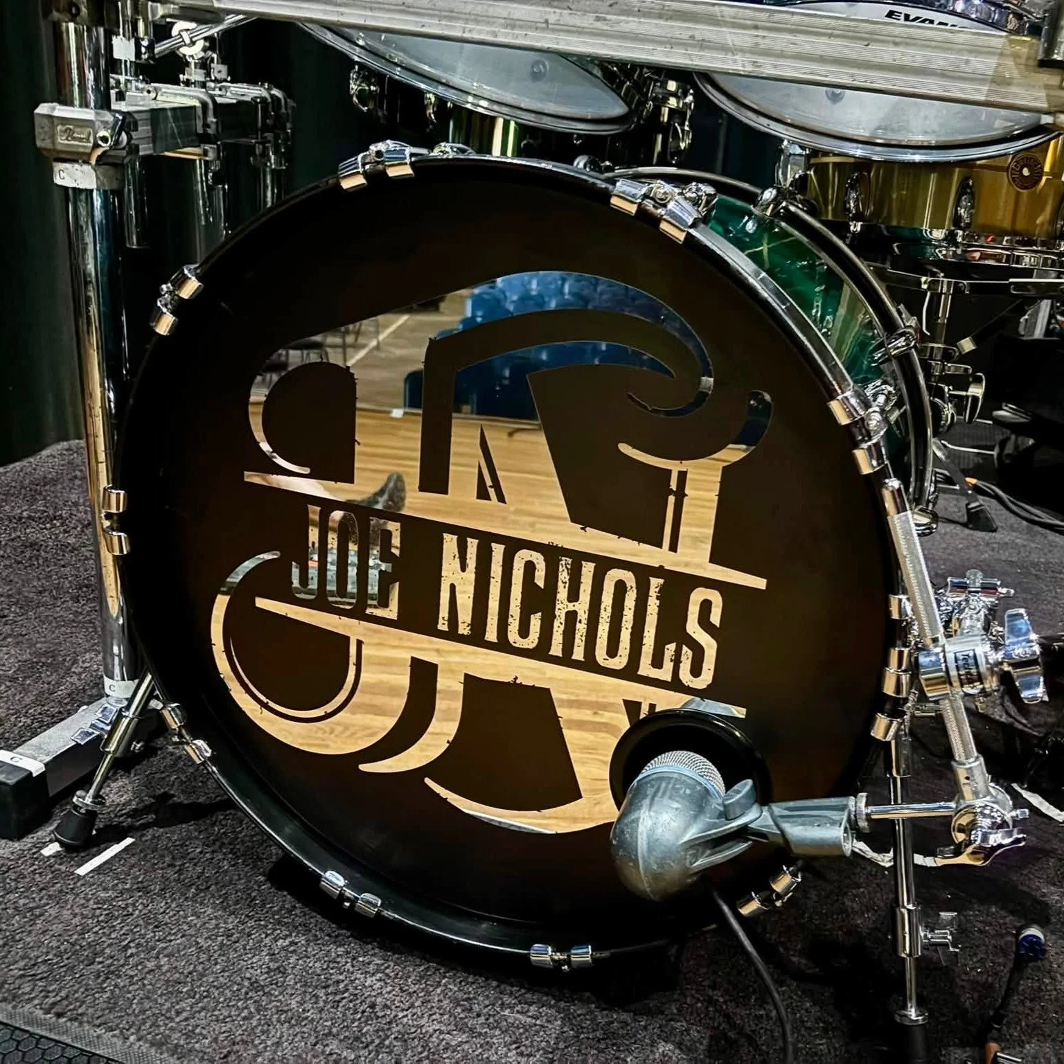 Chrome + Matte Black for @joenichols / @davidnorthrupdrums ✨

This thing really comes alive under the lights. 

Hit us up and we'll make one with your logo.

// #branding #stageart #drumheadlogo #drumheadprint #woodshed