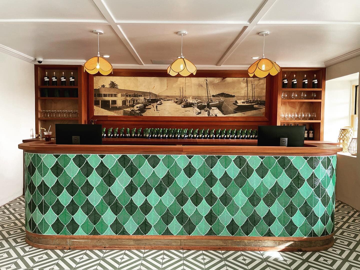 Our lobby is complete! Check-in now at the Peacock Room - featuring a curated selection of fine wines and two signature drinks. #itsgoodtobetheking👑 #peacockroomstx #hotellobby