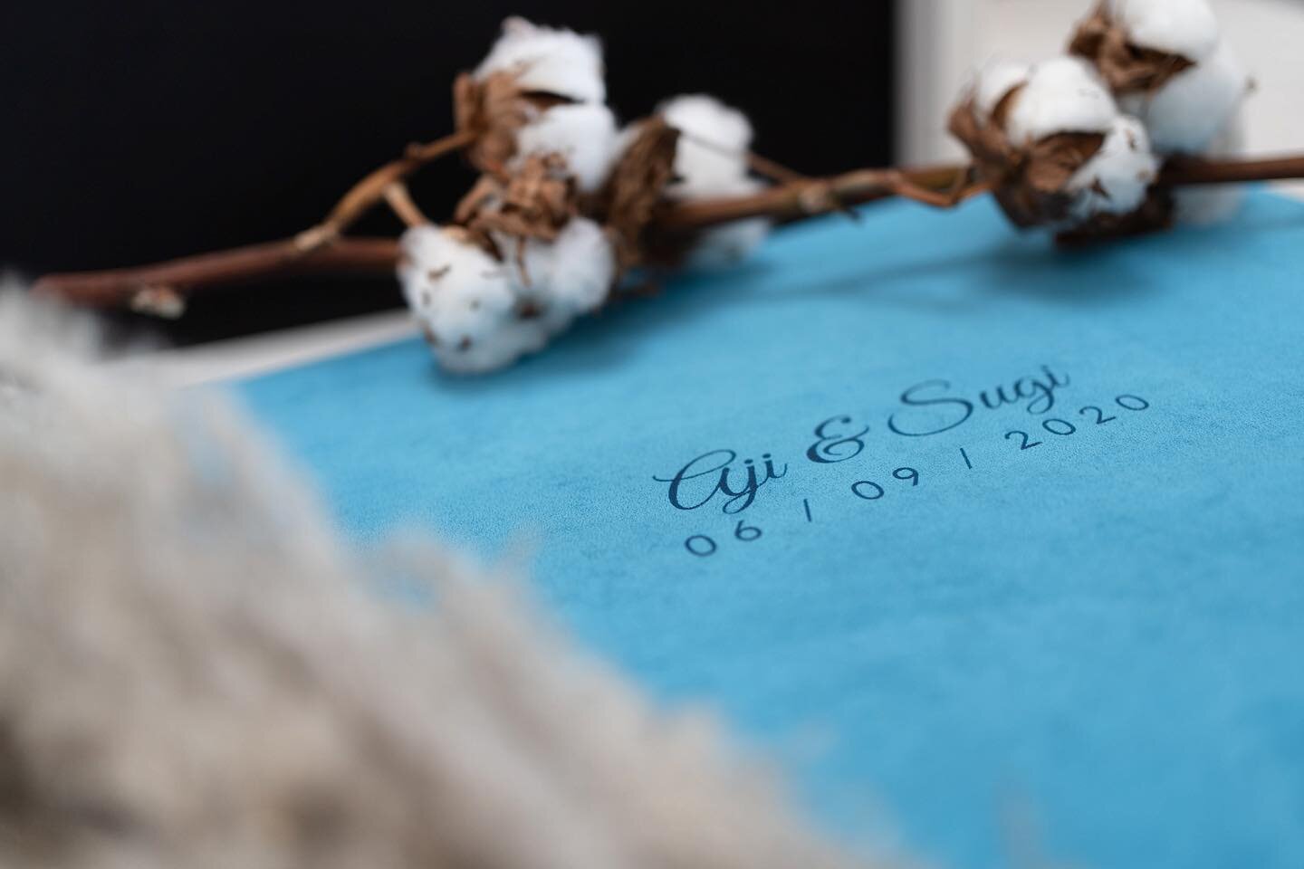 In love with Aji & Sugi‘s Wedding Album.
We will always romanticize with the idea of printing your memories. In this digital era, having your wedding photos in an album will make them tangible and last decades.
We have proudly partnered