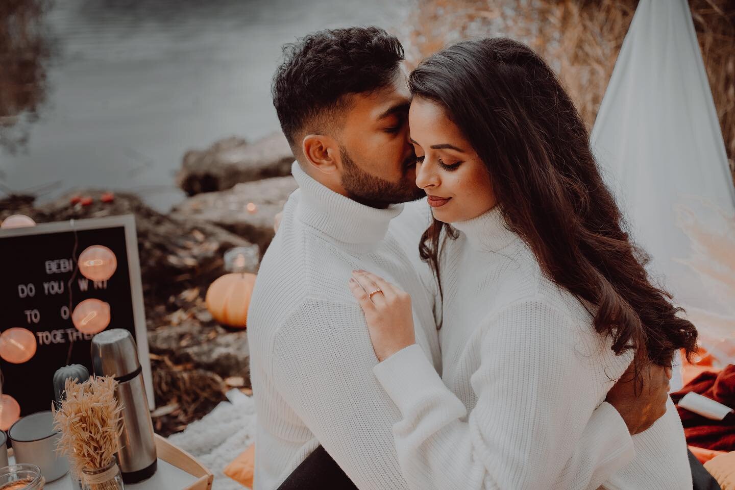 Surprise love proposal♥️
.
.
#loveisnotcancelled
.
#engagement #swisswedding
.
Piru & Biru ♥️
biru94 @panpalakan
.
.
🔥🔥🔥
Enquiries:
.
info@jjphotography.ch
.
.
Photo: @jjphotography.ch
Edit: @capturesbypavi
.
#jjph
