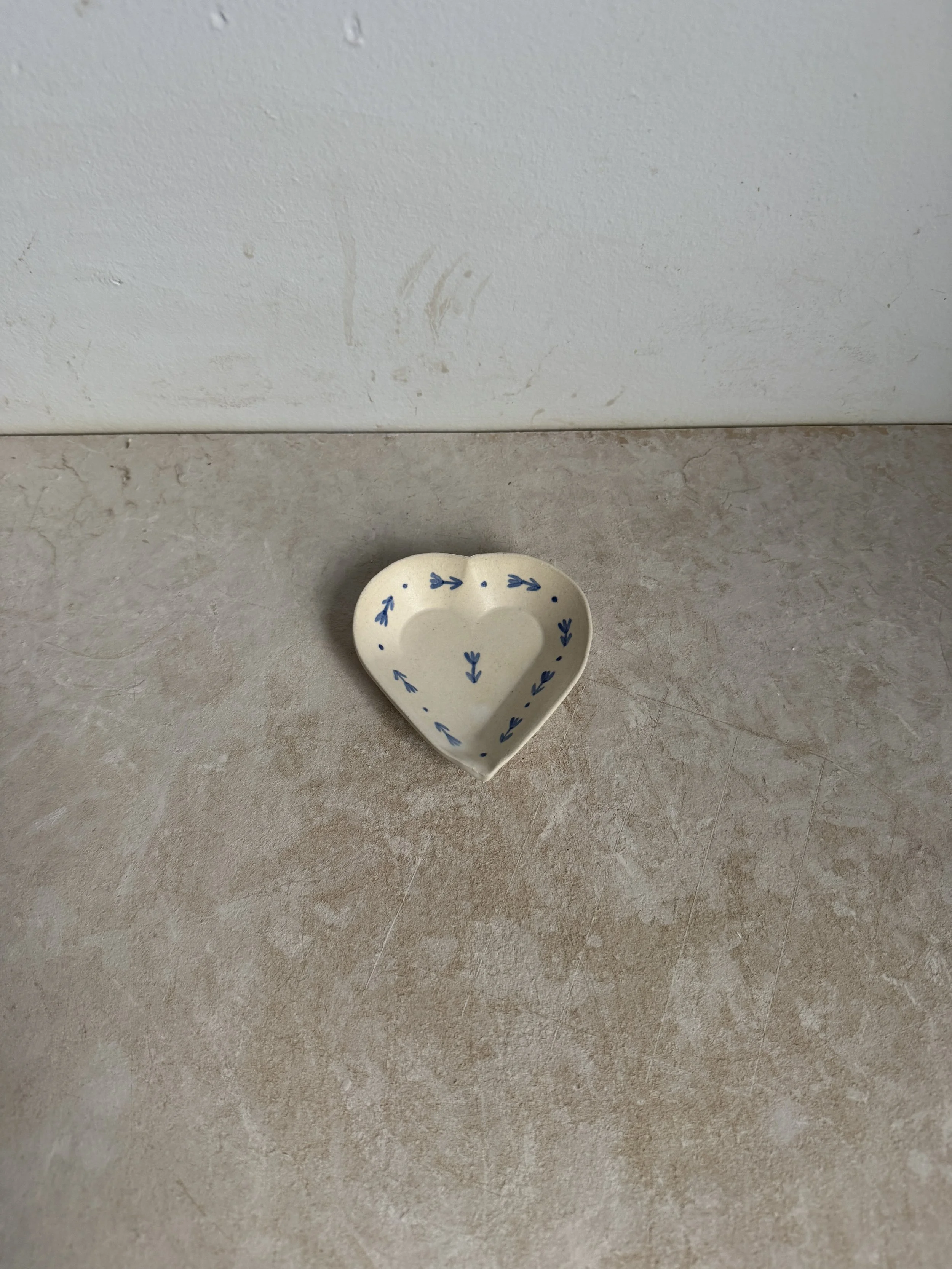 small heart dish / tulips matte