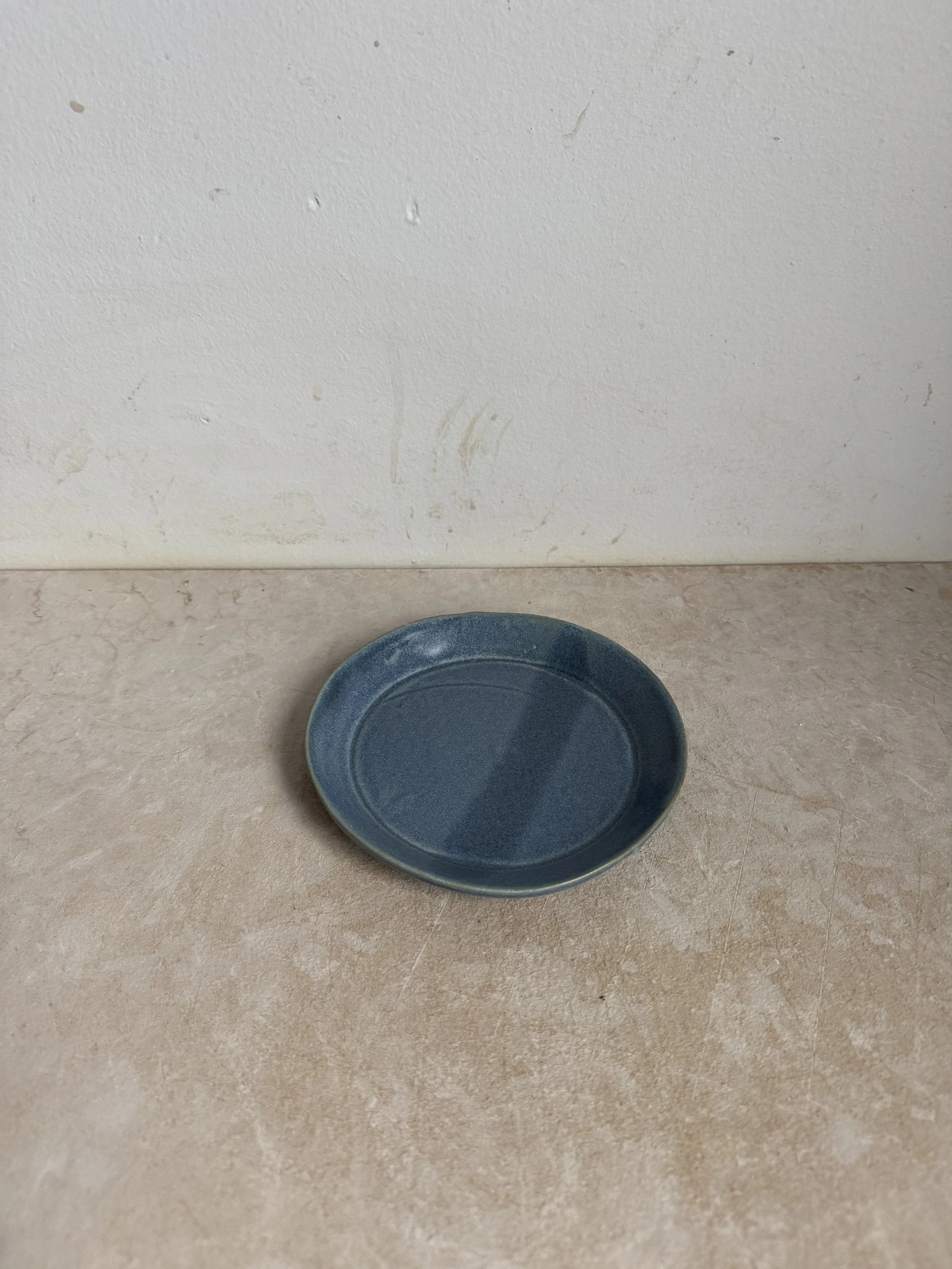 round plate / slate blue