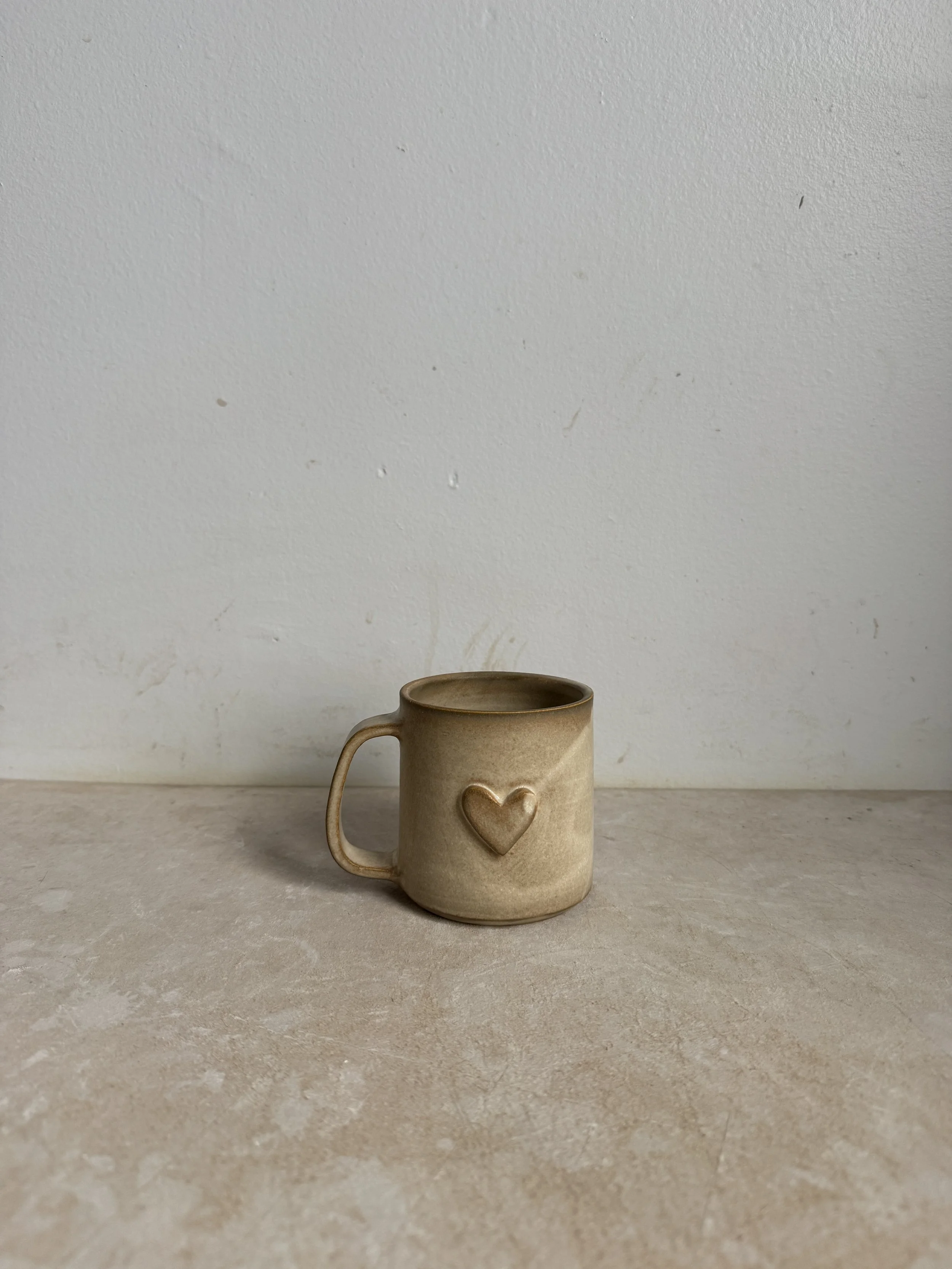 mug / beige with heart 02 11oz