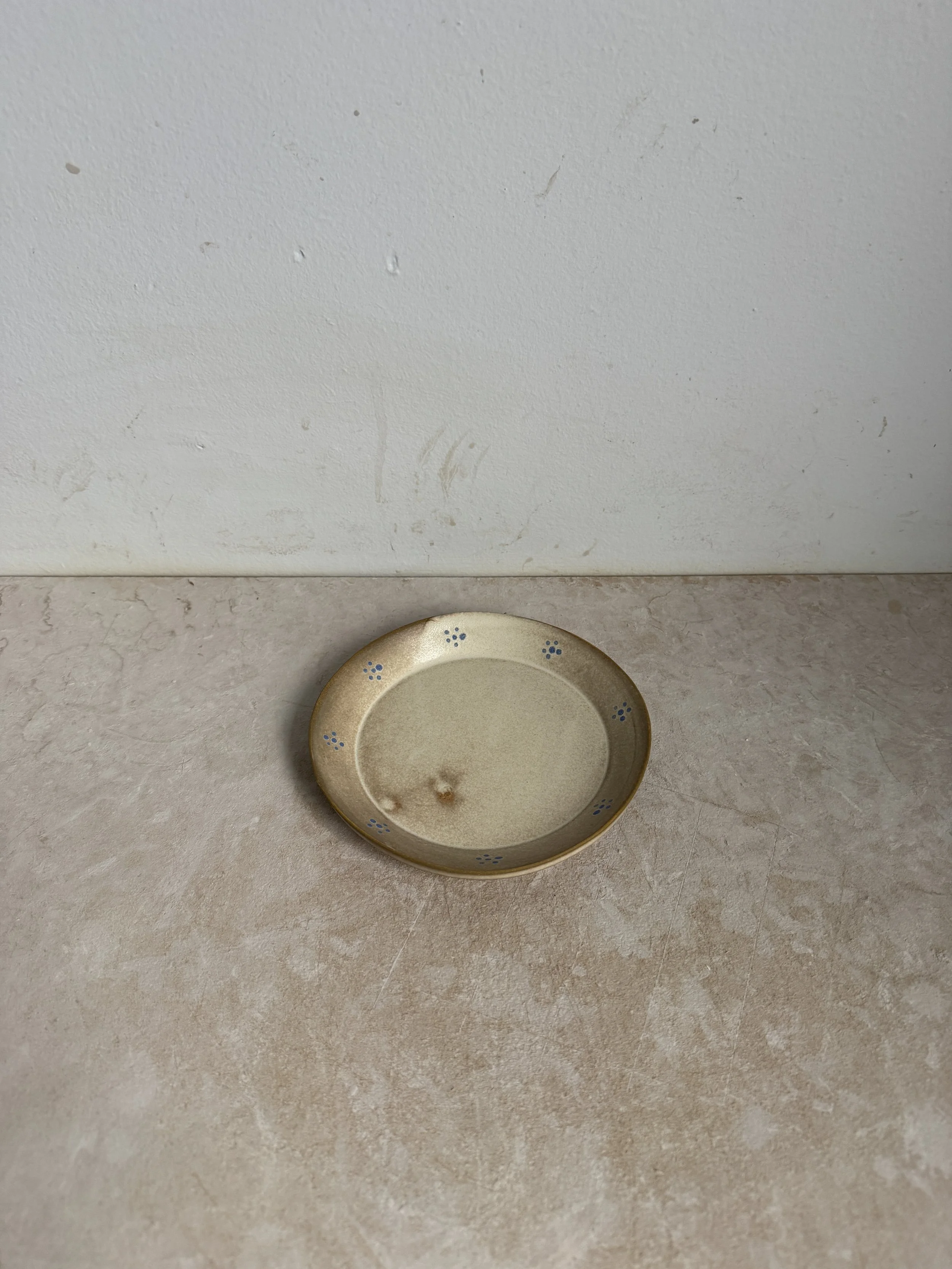 plate / beige with blue details 02