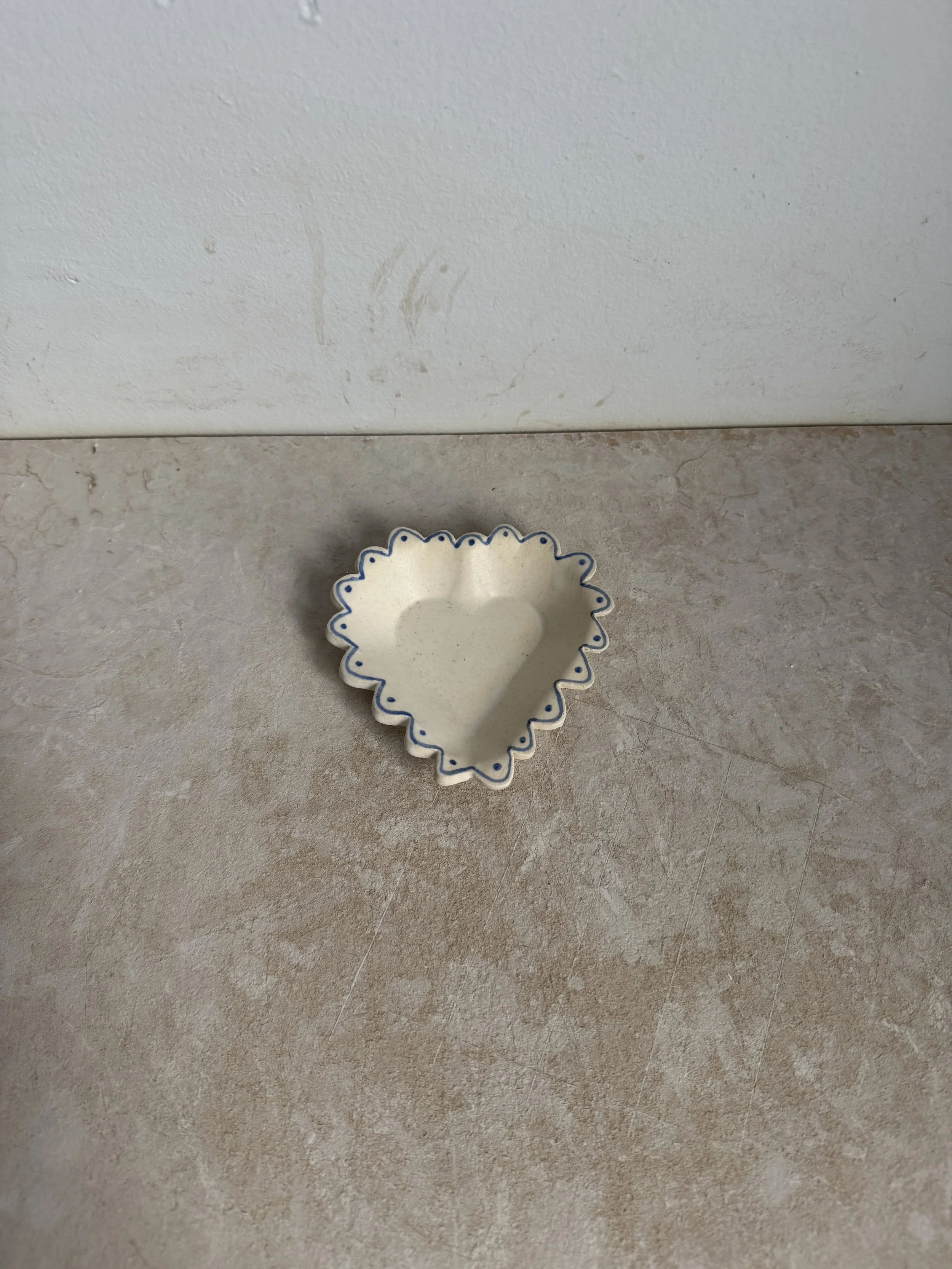 small heart dish / blue details