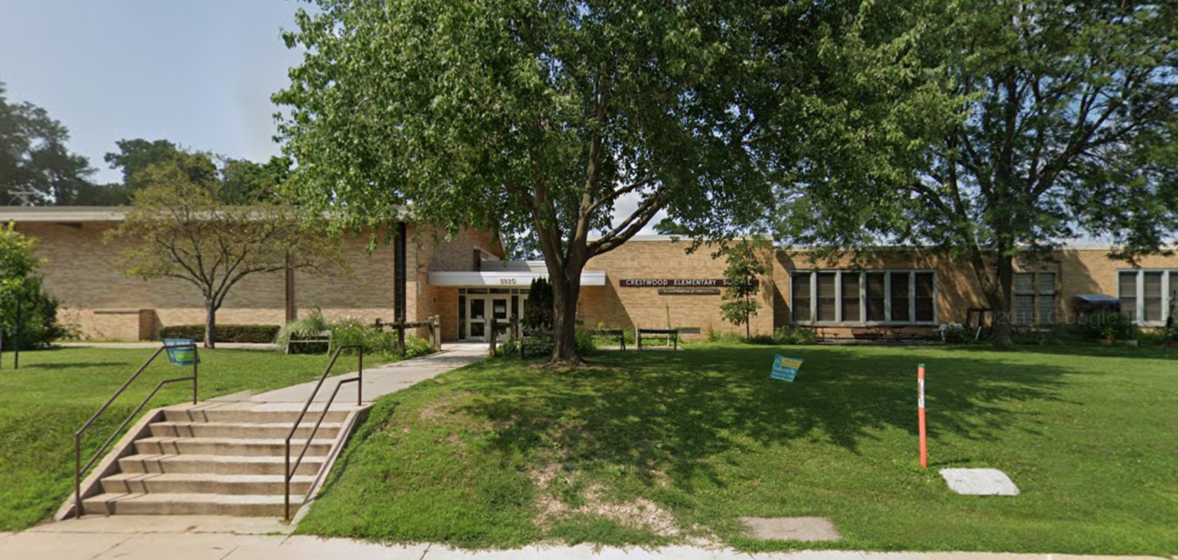 The front door of Crestwood Elementary school. Image source