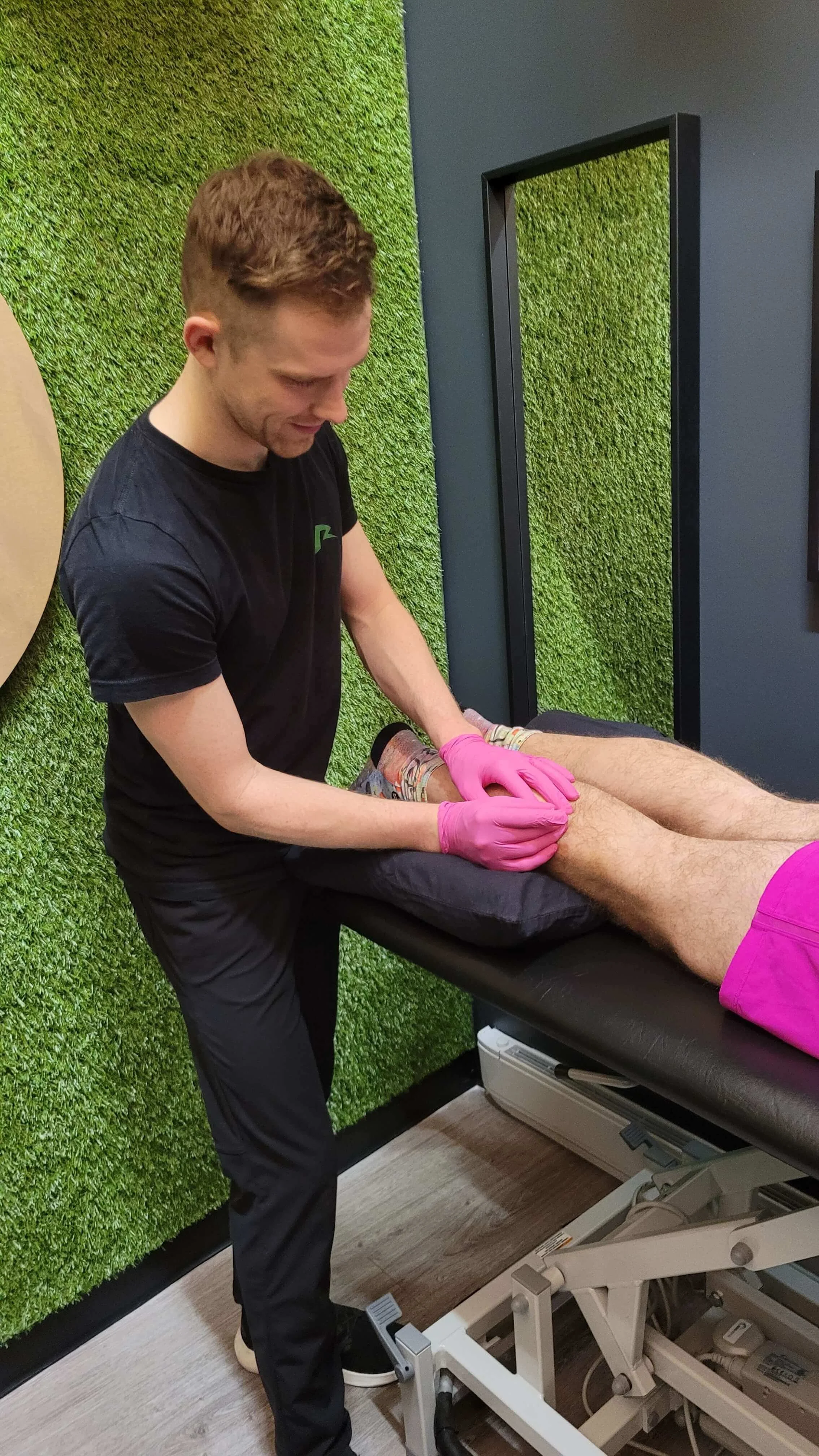Active Rehab vs Passive Treatment: What’s the Difference and When Do You Need Each?
