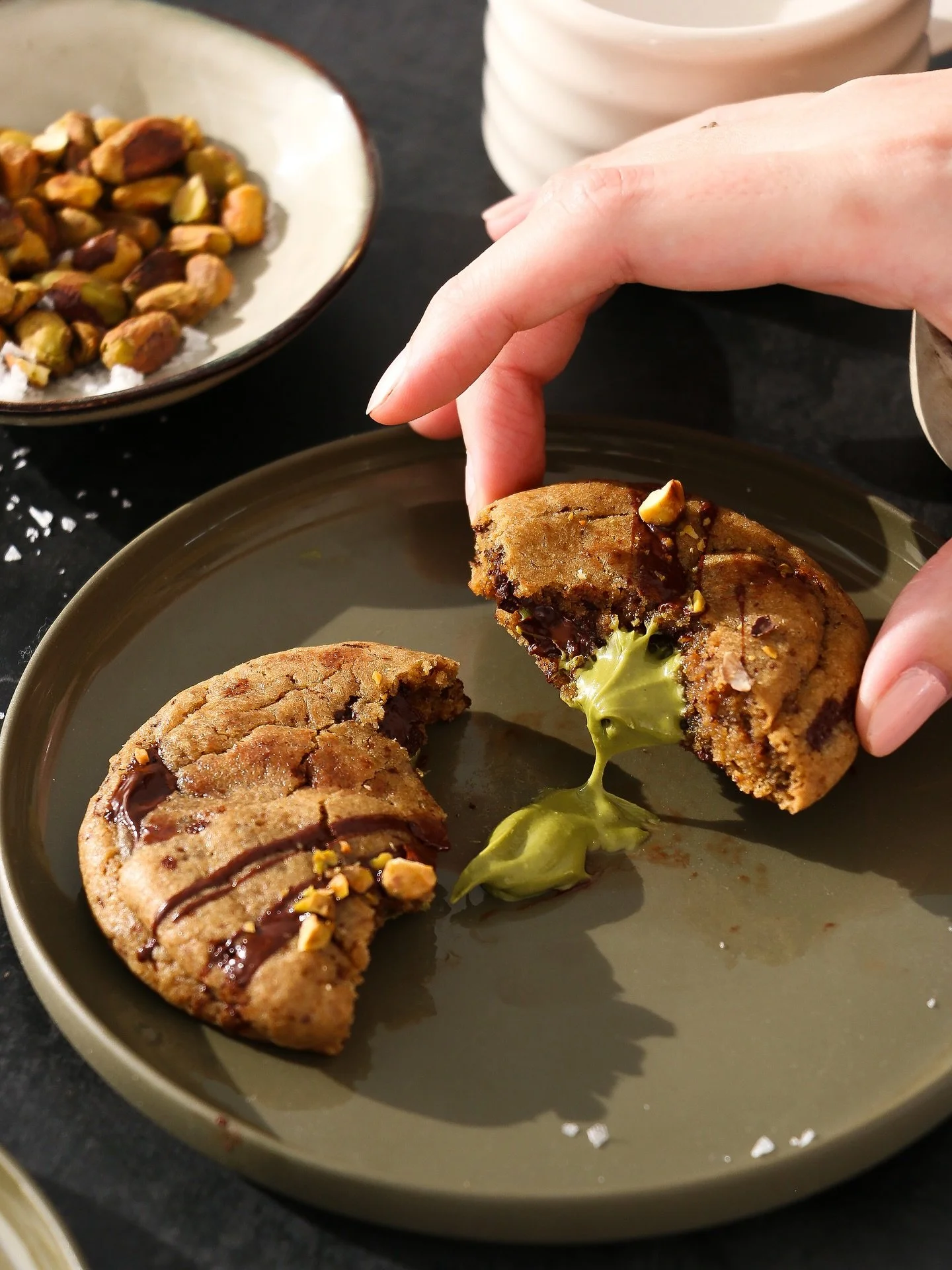 Dark chocolate and pistachio cream cookies, baaaaby! These were unreal and sooo much easier to make than you would think, I promise!
If anyone needs me, don&rsquo;t. It&rsquo;s just me and these cookies for the foreseeable future hehe 🥰
Full recipe 