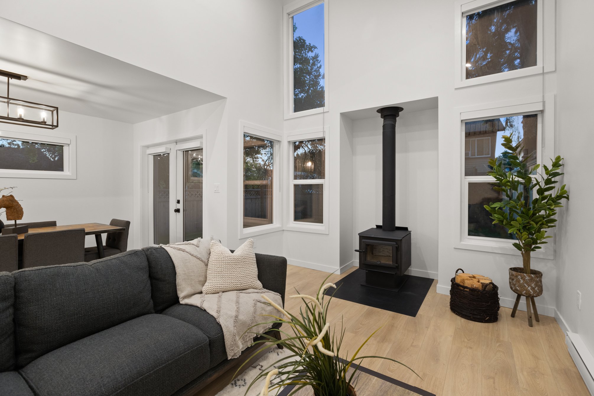 135 Springfield Dr - Twilight 09.jpg