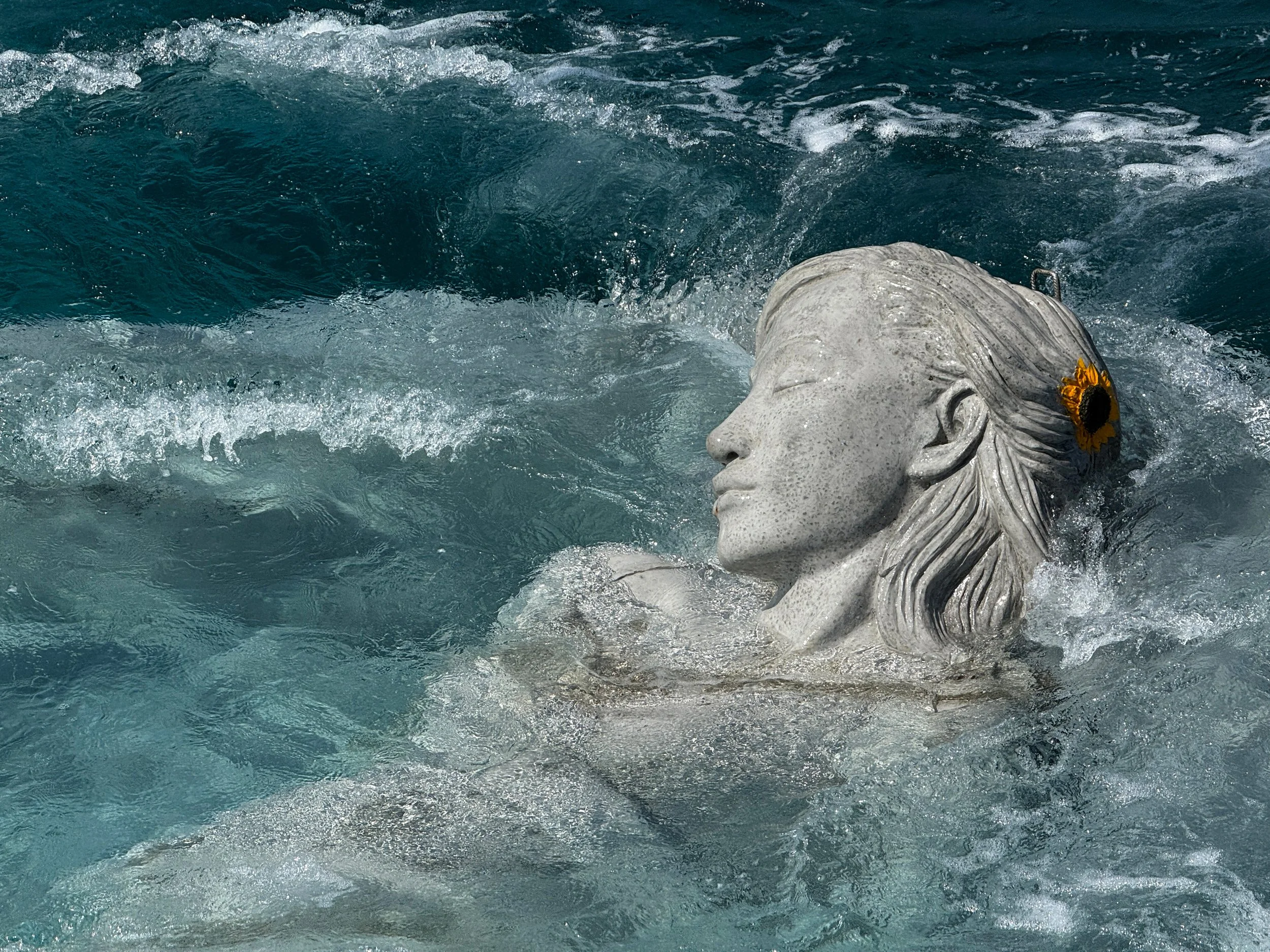 42Jason-deCaires-Taylor Design Tokunoshima-Japan Sculpture.jpg