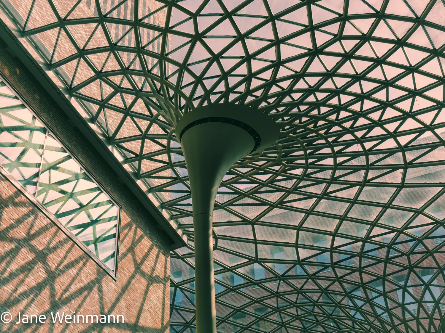 Hamburg Shopping Centre_2_copyright Jane Weinmann.jpg