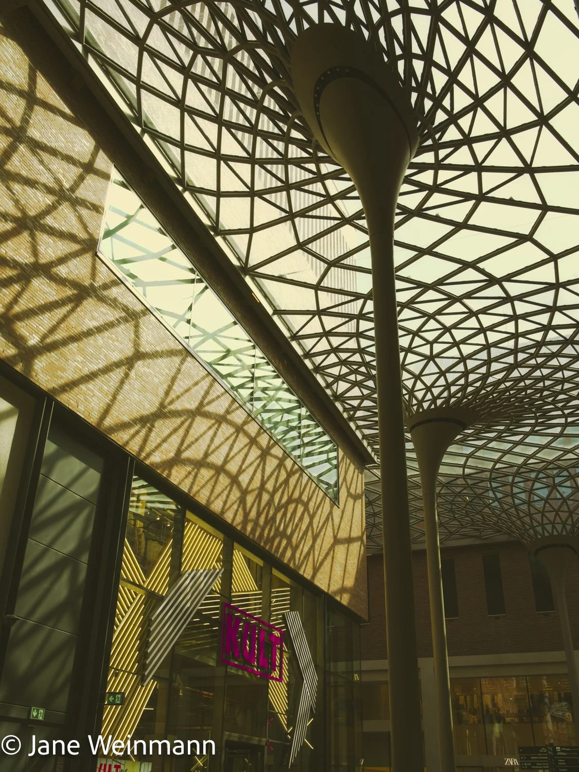 Hamburg Shopping Centre_4_copyright Jane Weinmann.jpg