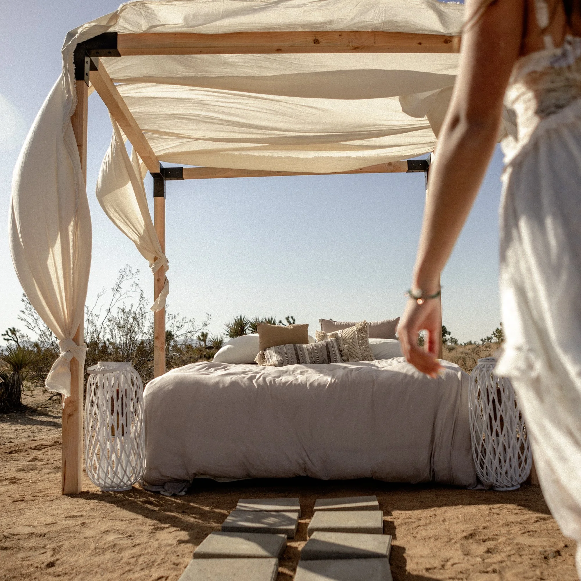 BED ON THE BEACH FOR SENSIBLE REST