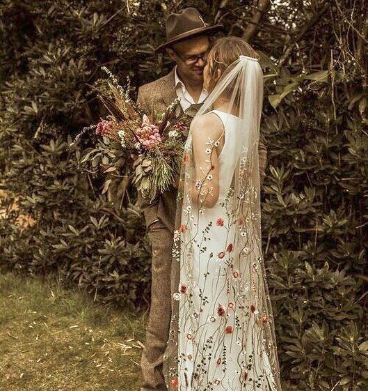 ✨ SHE IS A WILDFLOWER ✨

Flowers don&rsquo;t have to be reserved for the bouquet! Our Iris veil has wildflowers trailing down the length of the veil and give a totally bohemian feel to your bridal look
&bull;
All our veils are available as traditiona