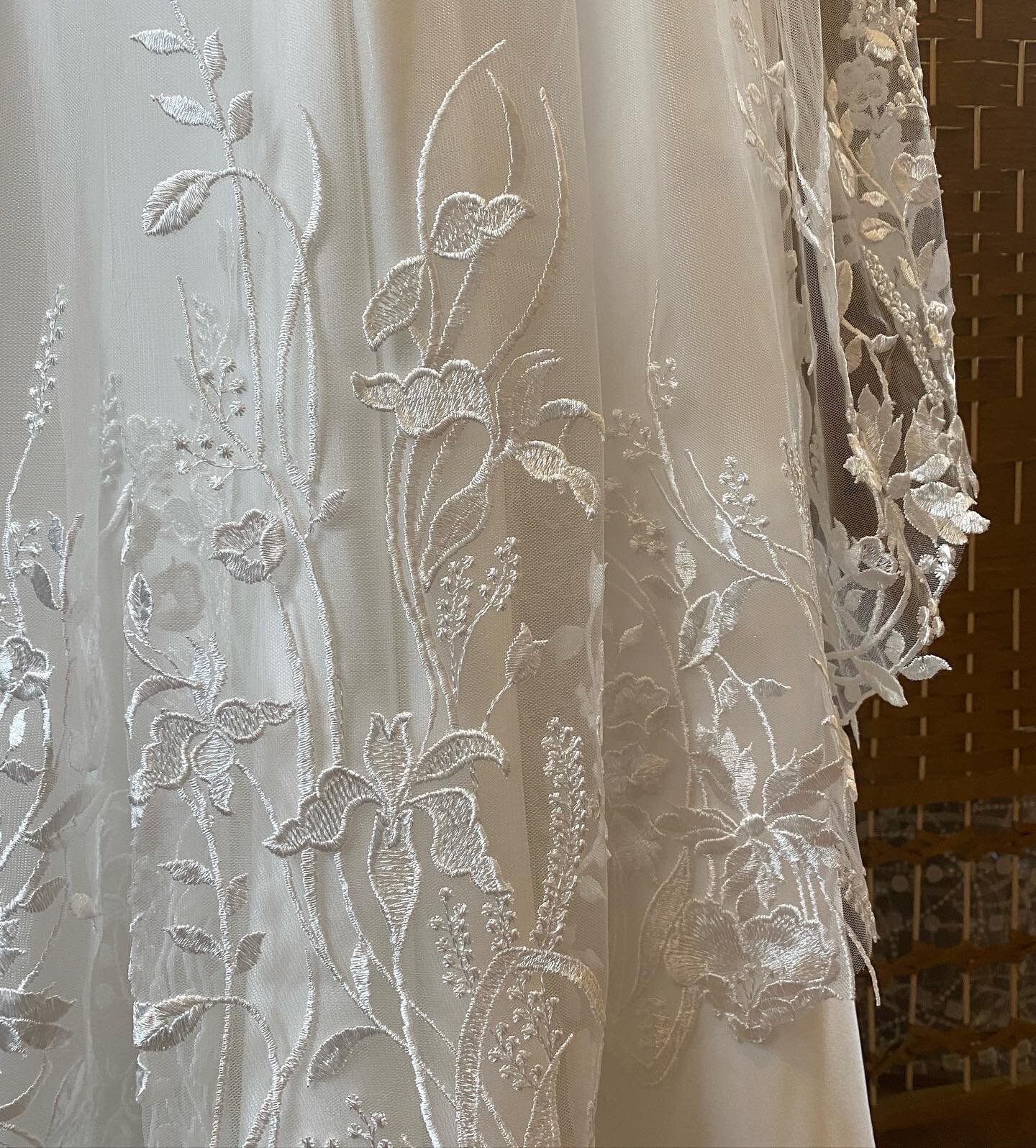 ✨ DETAILS ✨

It&rsquo;s the little details that really make your bridal look and our beautiful Frangipani veil has them in spades
&bull;
Delicately embroidered wildflowers edge this ethereal veil giving it a real whimsical, yet timeless feel. Whether