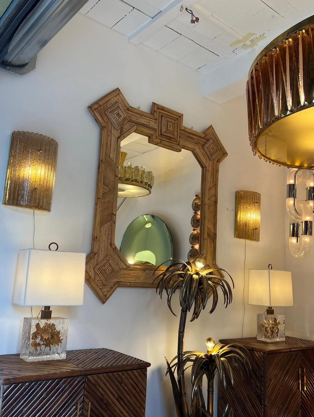 Monday mirrors, from Les Puces! Swipe through and let me know which is your favorite. 

#MondayMirrors #FrenchMirrors #AntiqueMirrors #StarburstMirrors #StatementMirrors #GiltwoodMirrors #LesPuces #ParisAntiques #AntiquingAdventures #ParisTrip2025 #H