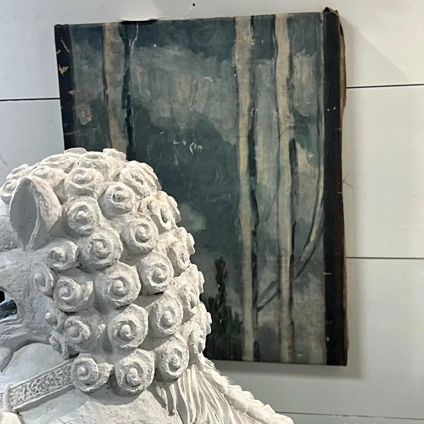 A booth close-up from a while back with a painting by Henri Dezire in the background and one of a pair of vintage Foo Dogs in the foreground. 

#ArtAndAntiques #BoothView #AntiquesBooth #Harper_Hughes_Home