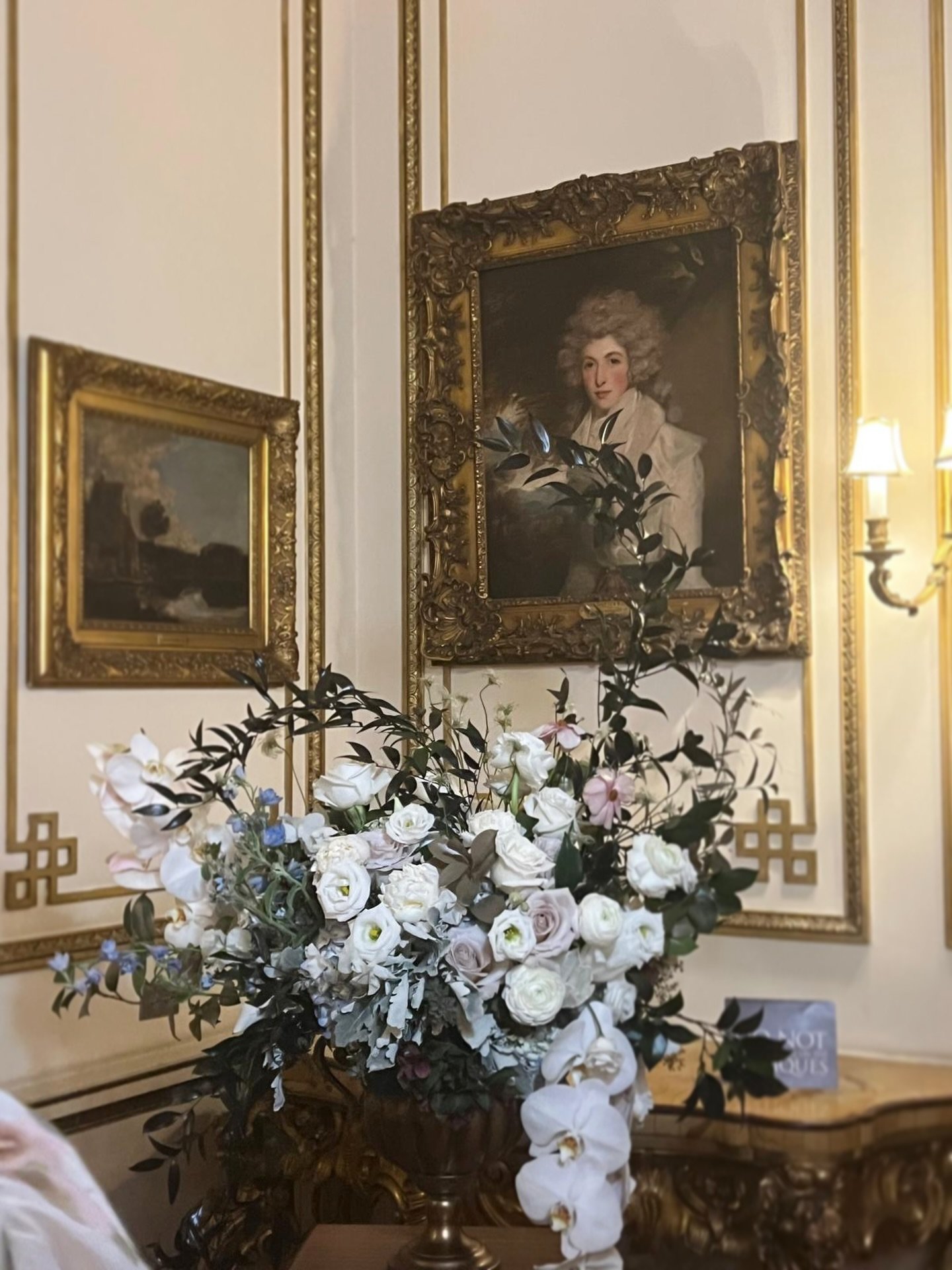 This time last year at @artinbloom.dc&hellip; and I&rsquo;ve been thinking about it all week.

Such a beautiful, inspiring evening at the Anderson House&mdash;where art and florals came together in the most thoughtful way.

This arrangement, by Krist