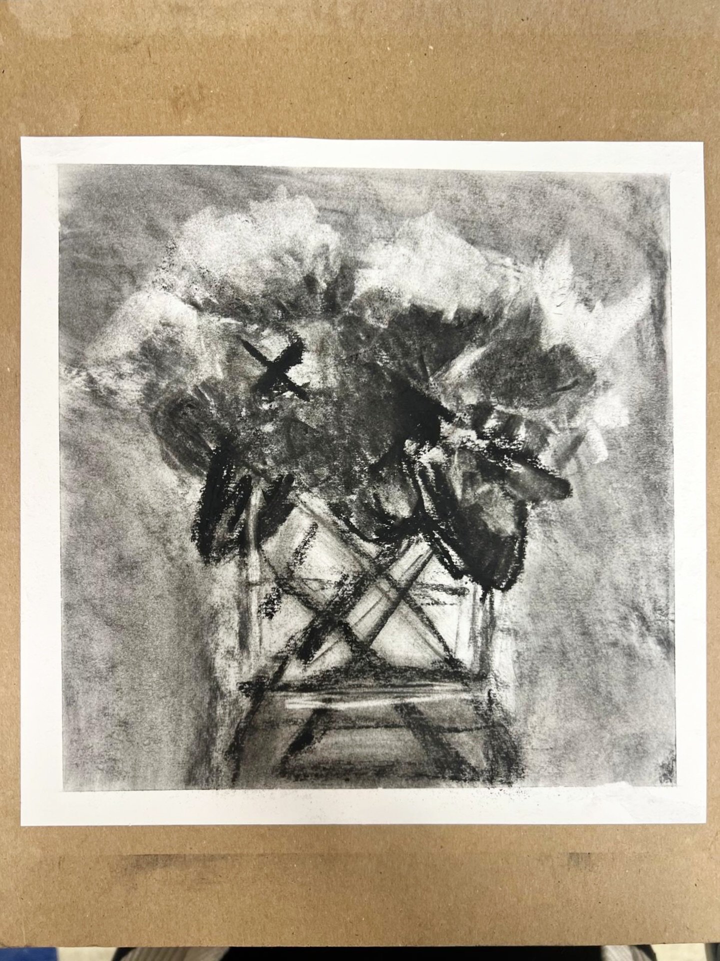 Starting this week&rsquo;s Floral Immersion workshop with a charcoal exercise. Looking forward to developing ideas more today and tomorrow&hellip;.

@maryparkman 

#CharcoalDrawings #FloralPaintingWorkshop #ArtWorkshops #Harper_Hughes_Home