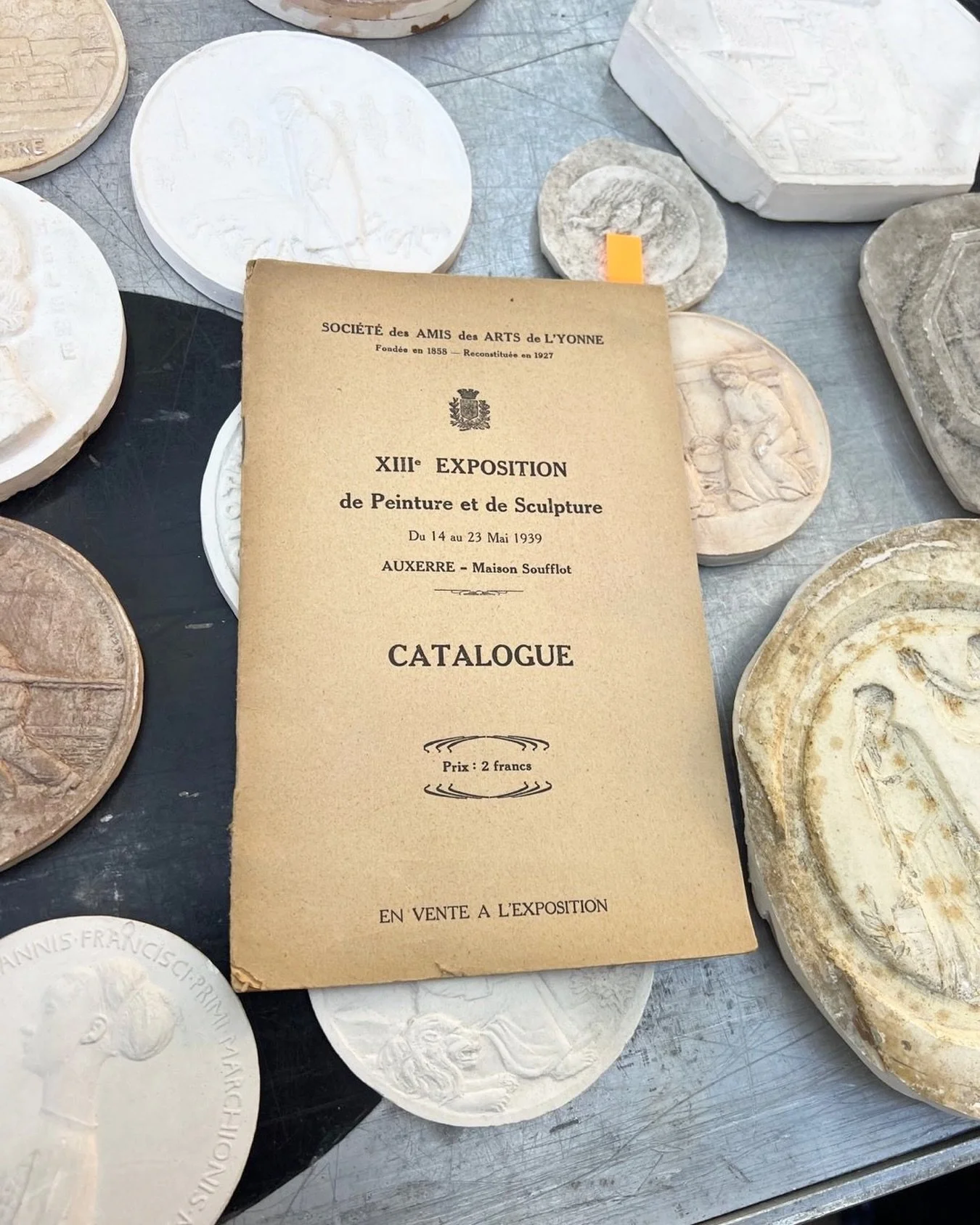 These large intaglios caught our eye on a wander at a Paris street market a while back, striking and beautiful to behold. 

#Intaglios #DecorativeAntiques #Harper_Hughes_Home