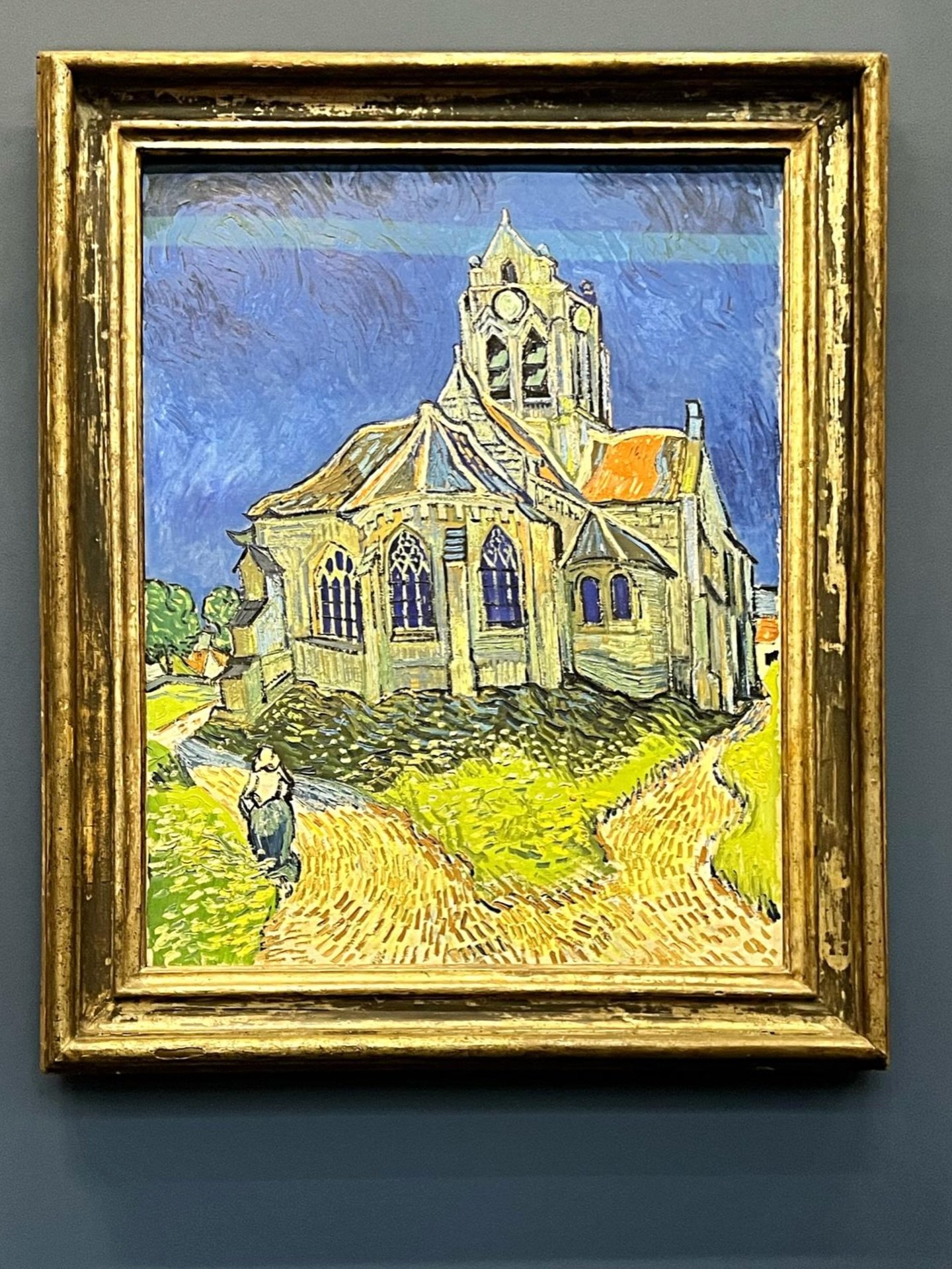Amazing art everywhere @museeorsay with @maryparkman yesterday, such as this incredible painting, The Church at Auvers by Van Gogh. 

#VanGoghPainting #Mus&eacute;eDOrsay #ParisArt #Harper_Hughes_Home