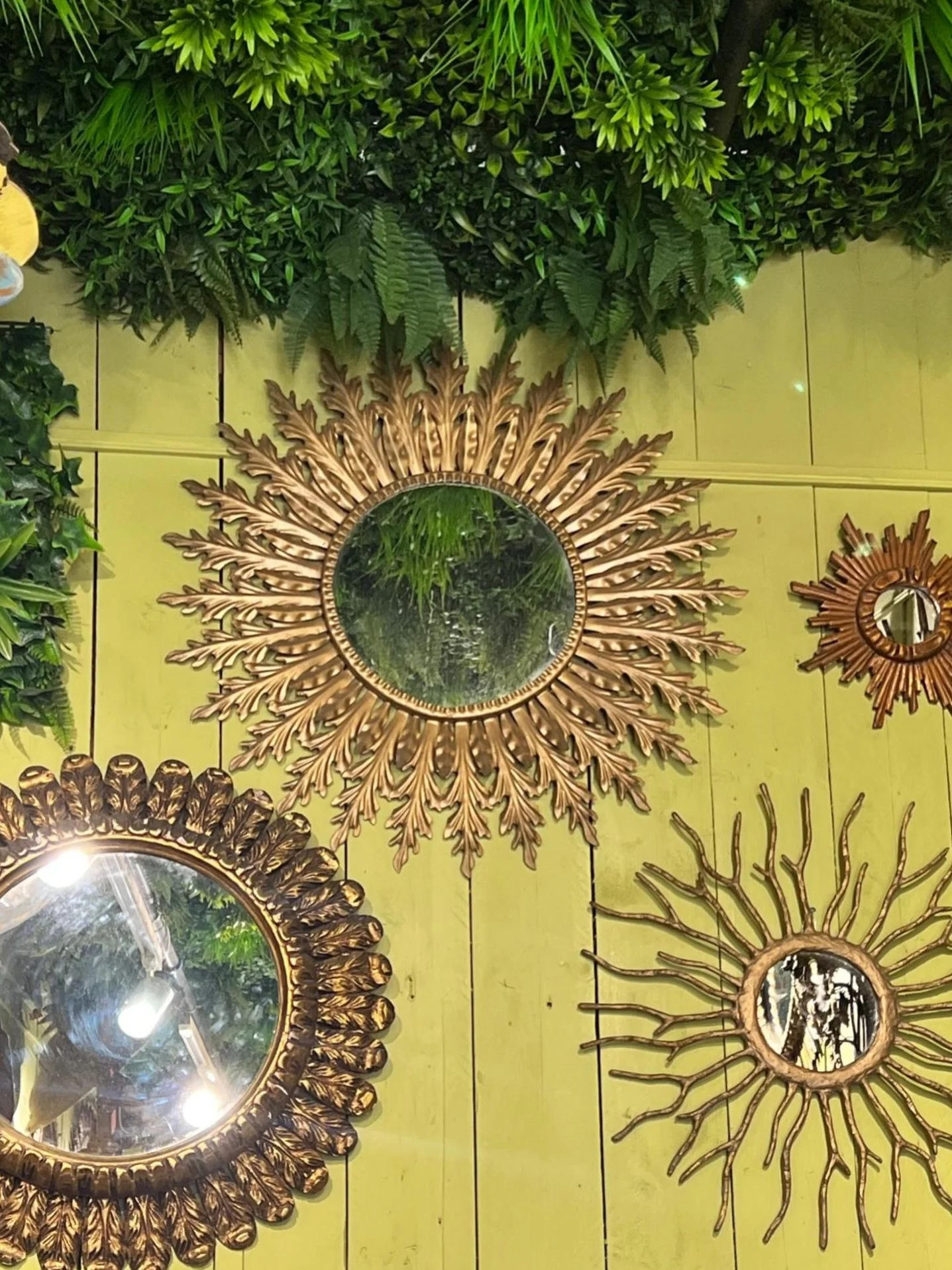 Always drawn to a sunburst mirror.

Gilded layers of light&mdash;
each one catching the moment a little differently.
The kind of wall that feels discovered, not designed.

One&mdash;or a whole wall?

#LesPuces #MondayMirrors #SunburstMirrors #Harper_