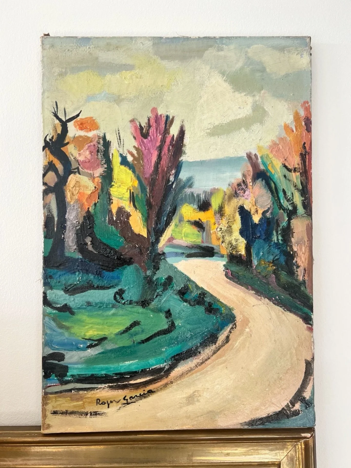 From the markets of Paris&mdash; onward, and into my @chesterdaleshome booth.  Loved the vibrant colors of this landscape. 

#LandscapePaintingsForSale #VintageFrenchPainting #Harper_Hughes_Home