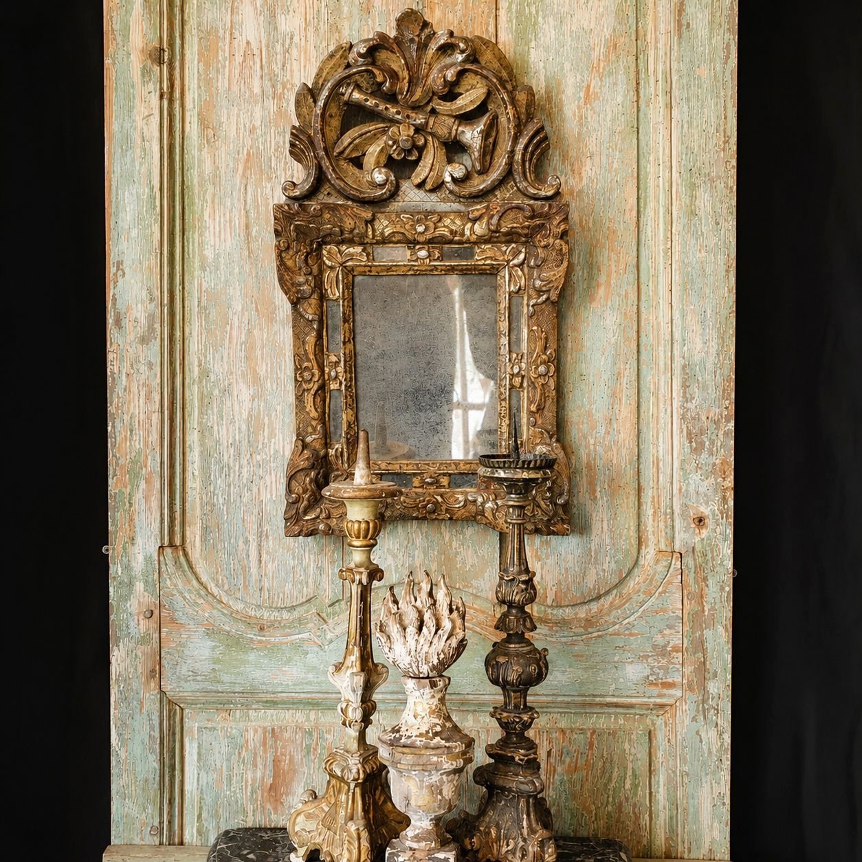 A mirror for Monday, kicking off the week with a little faded paint, a little gilt, and always the pieces with history.

#MondayMirrors #AntiqueMirrors #FrenchMirrors #Harper_Hughes_Home