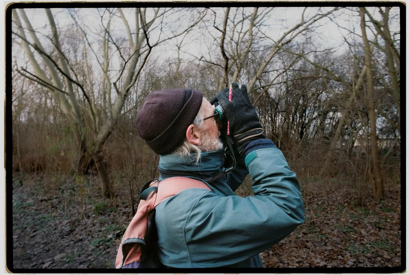Walked through the marshes, met Pete the birdwatcher, observed nature 💆&zwj;♂️🌿

#35mmfilm

#psychogeography #edgelands #documentingspace #sociallandscape
