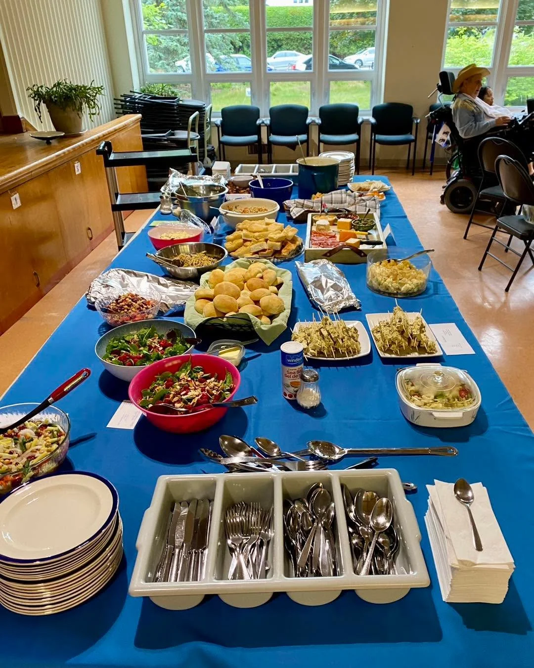 👏 Huge thanks to everyone who helped make last night&rsquo;s welcome potluck for our new minister, Michael, and his husband, Joe, so delicious and fun&mdash;you prepared your favourite salads, barbecued on your rooftop, made those gooey lemon square